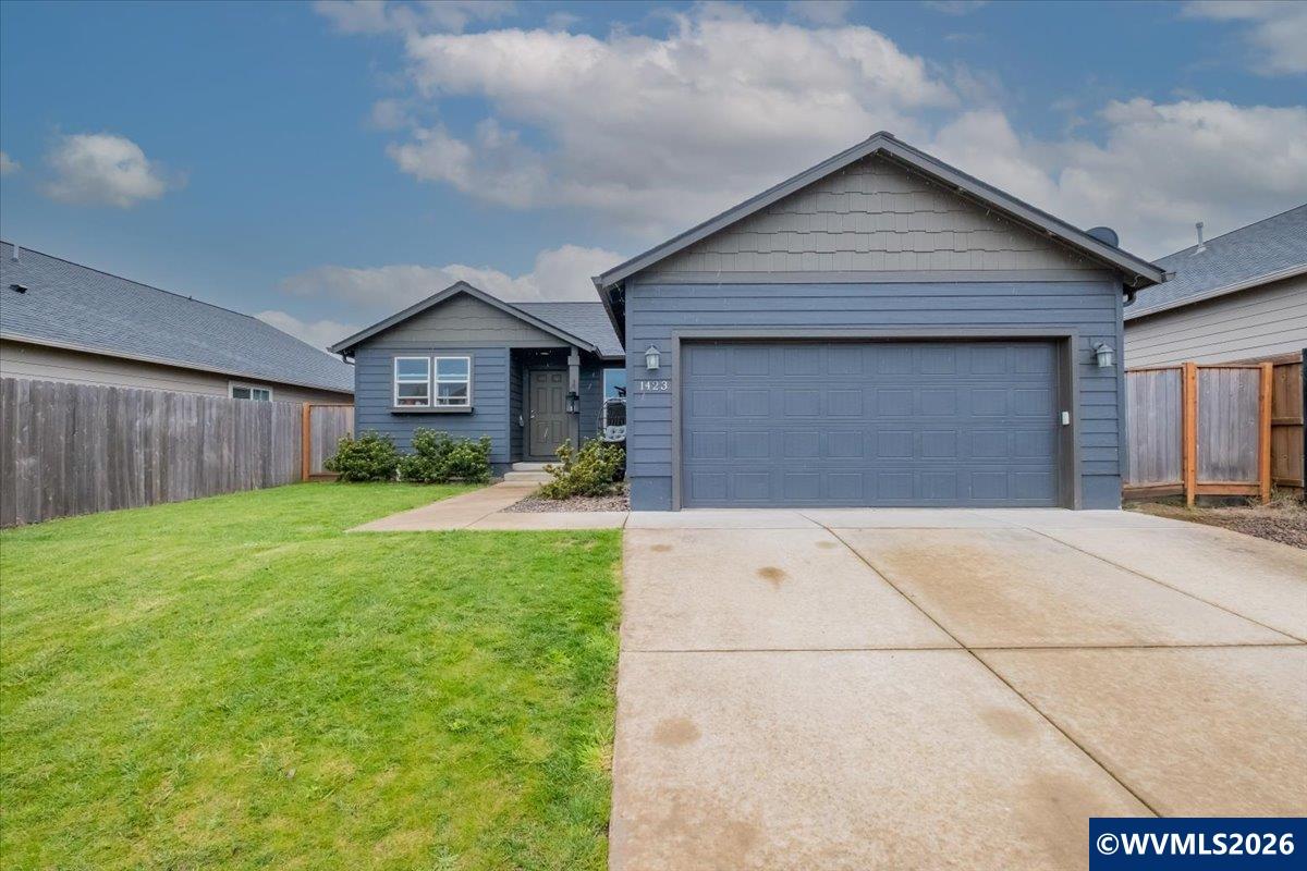 1423 SE Snowberry Av