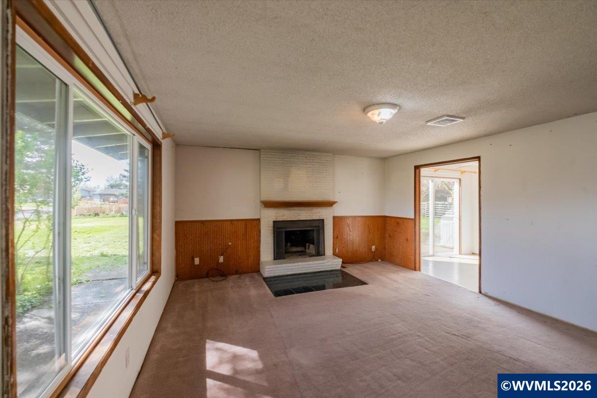 341 NE Cambridge Cir