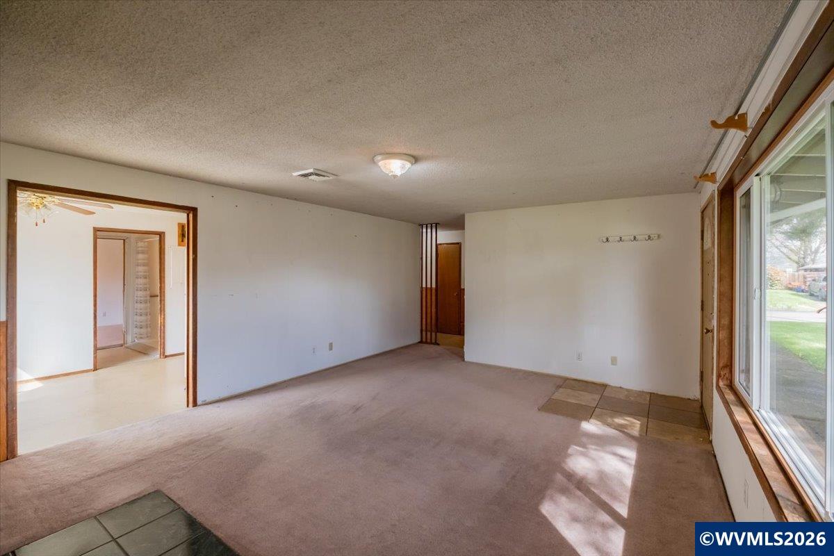 341 NE Cambridge Cir