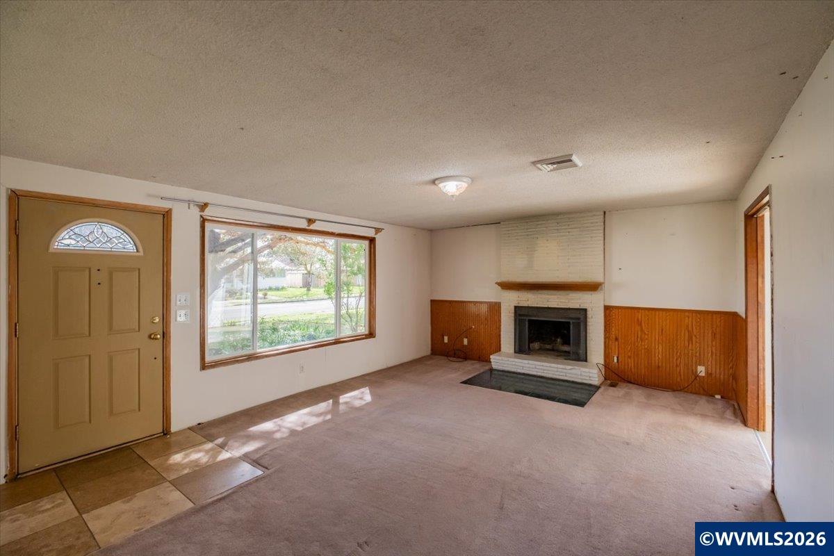 341 NE Cambridge Cir