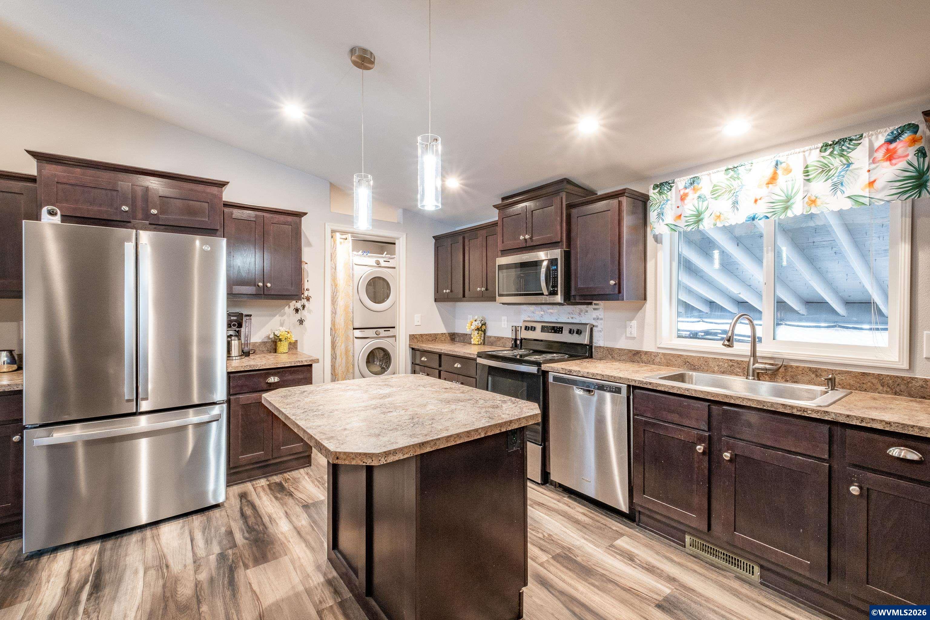 200 Market #219 St