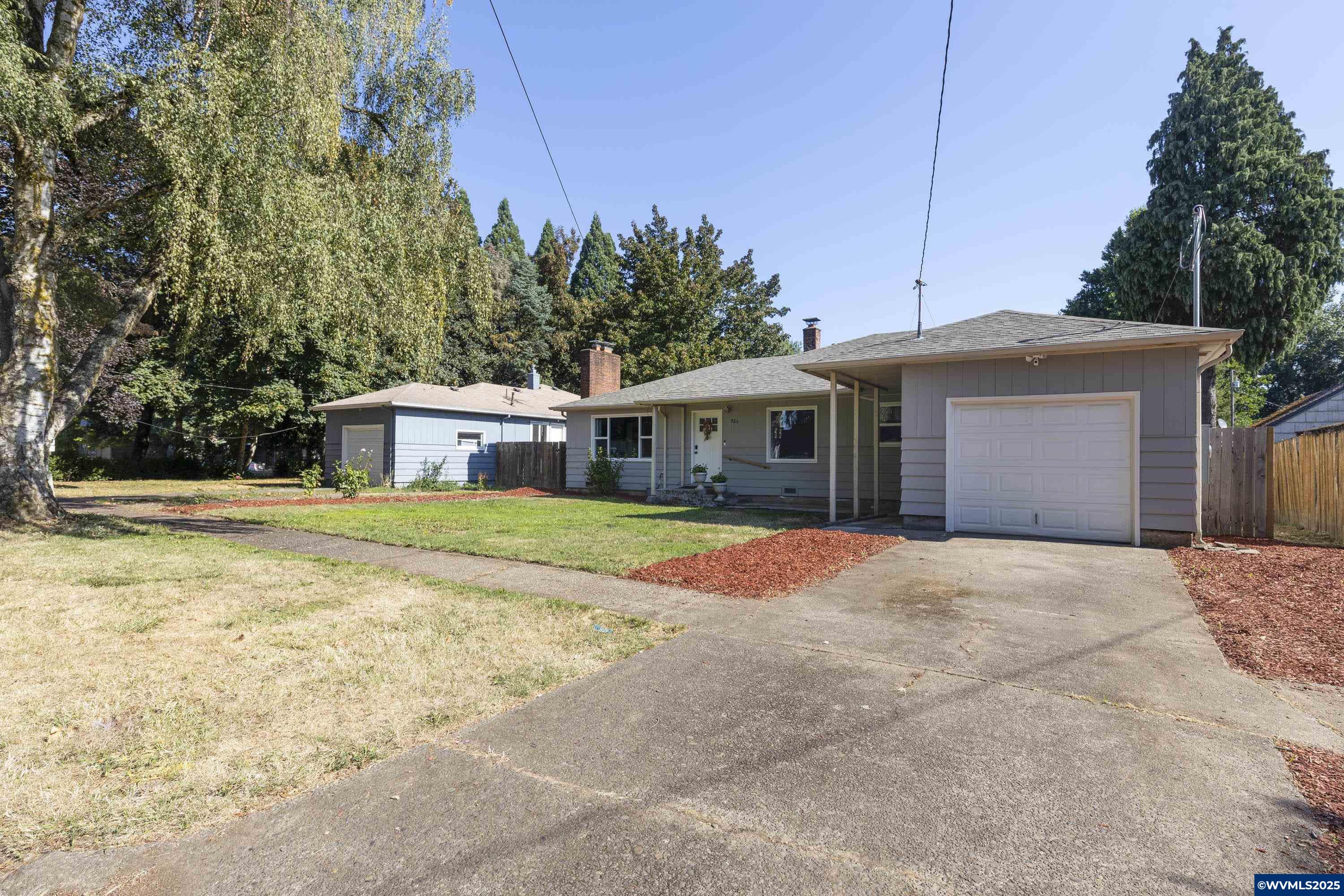 825 High St