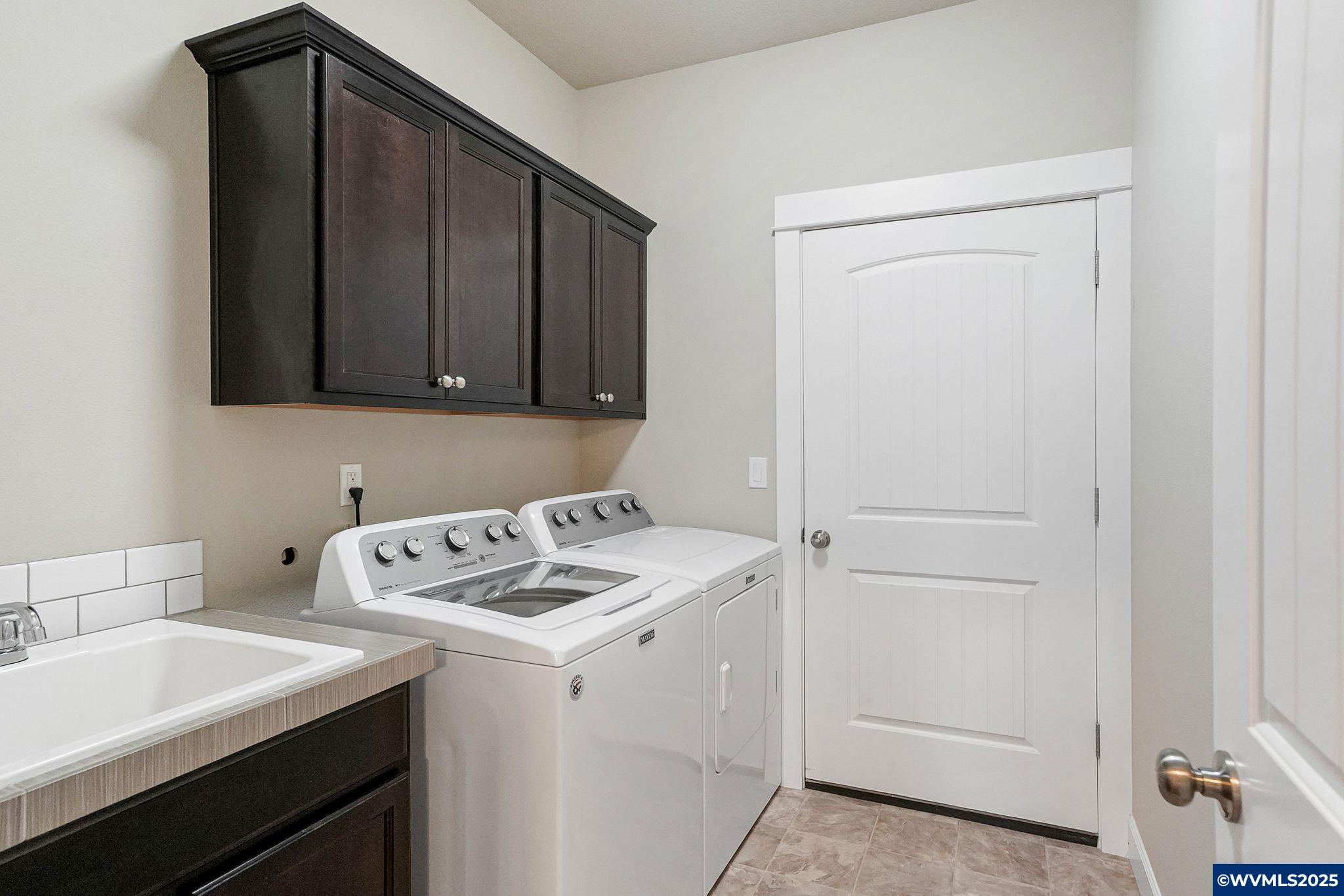 Monmouth, Oregon 97361, United States, 4 Bedrooms Bedrooms, ,2 BathroomsBathrooms,Residential,Active,250616