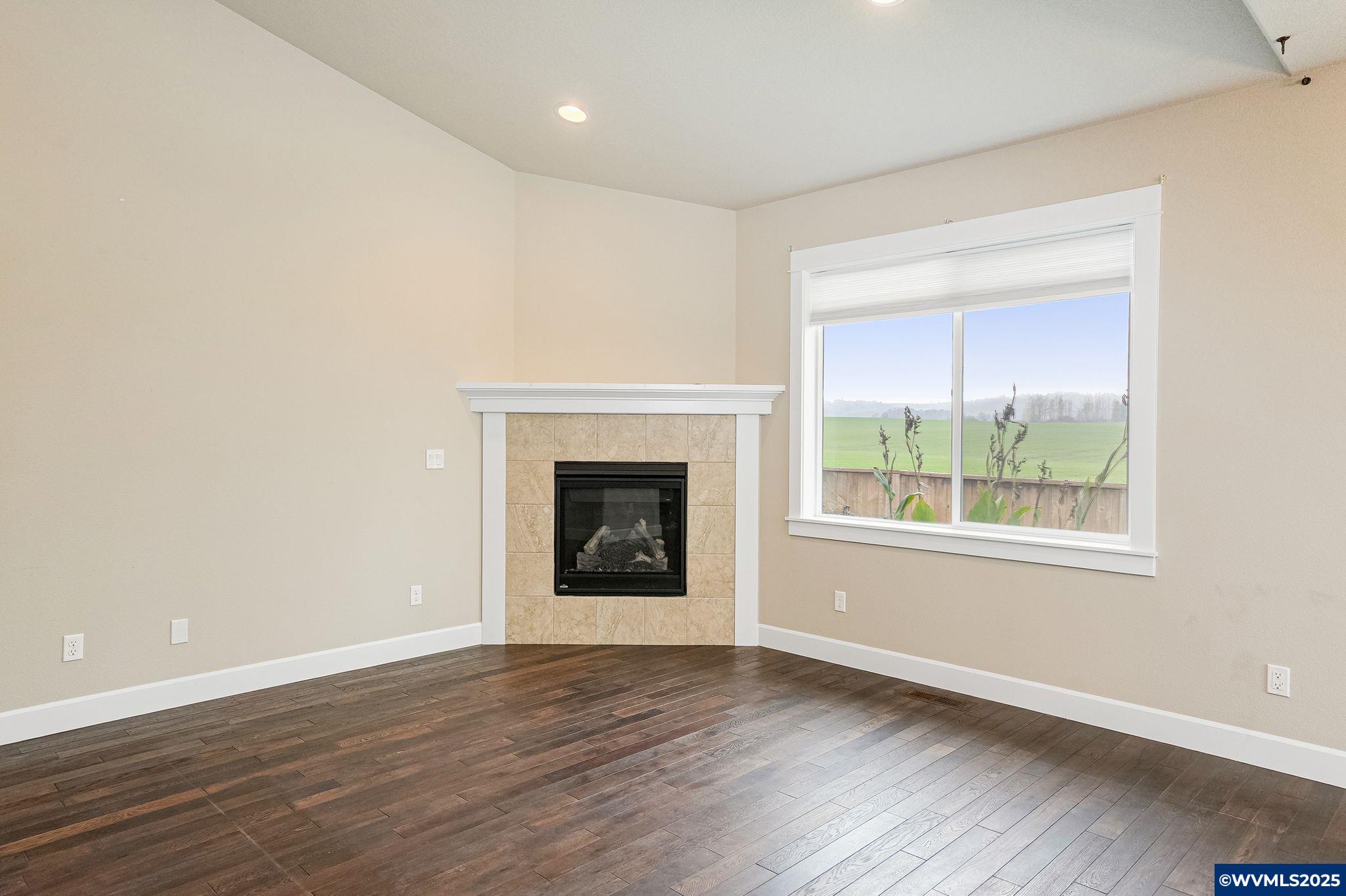 Monmouth, Oregon 97361, United States, 4 Bedrooms Bedrooms, ,2 BathroomsBathrooms,Residential,Active,250616