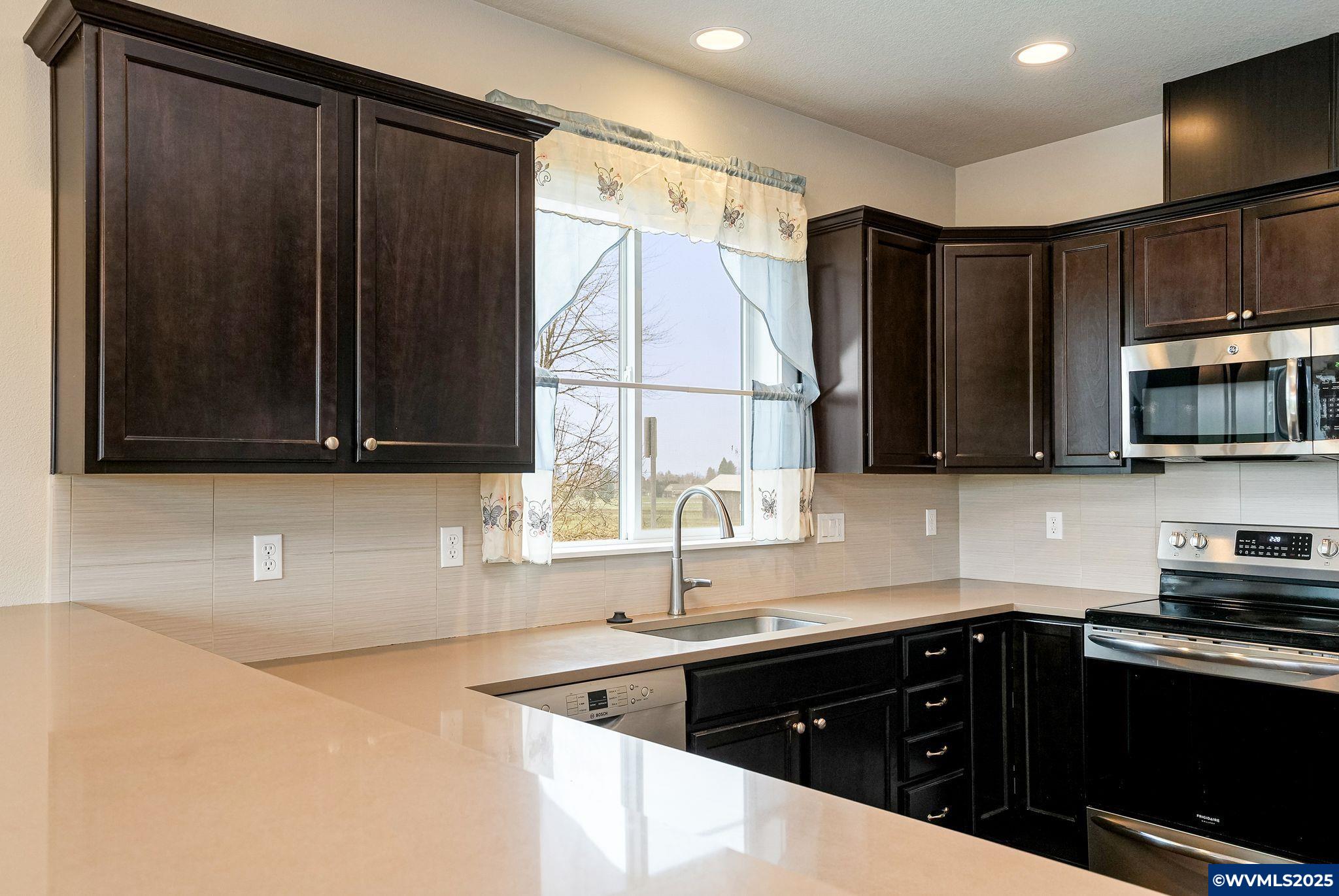 Monmouth, Oregon 97361, United States, 4 Bedrooms Bedrooms, ,2 BathroomsBathrooms,Residential,Active,250616