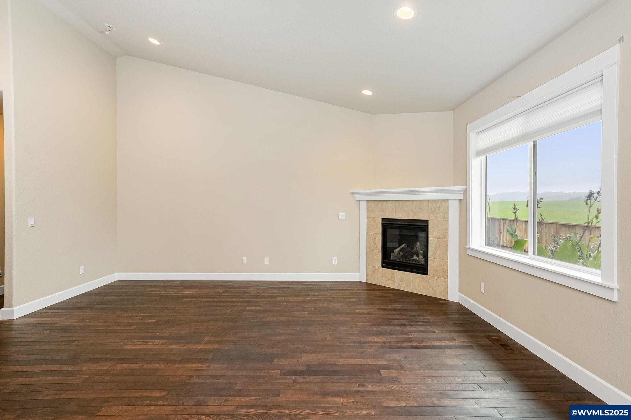 Monmouth, Oregon 97361, United States, 4 Bedrooms Bedrooms, ,2 BathroomsBathrooms,Residential,Active,250616