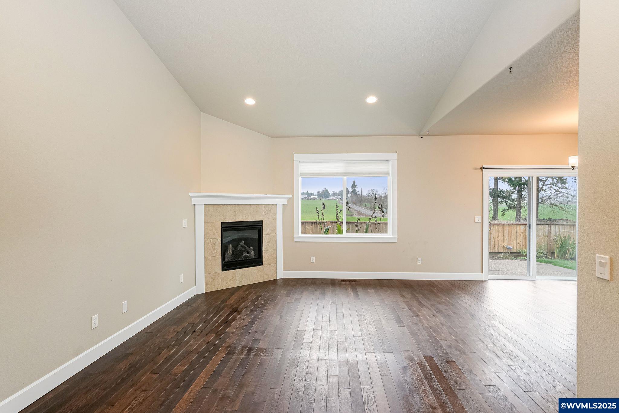 Monmouth, Oregon 97361, United States, 4 Bedrooms Bedrooms, ,2 BathroomsBathrooms,Residential,Active,250616