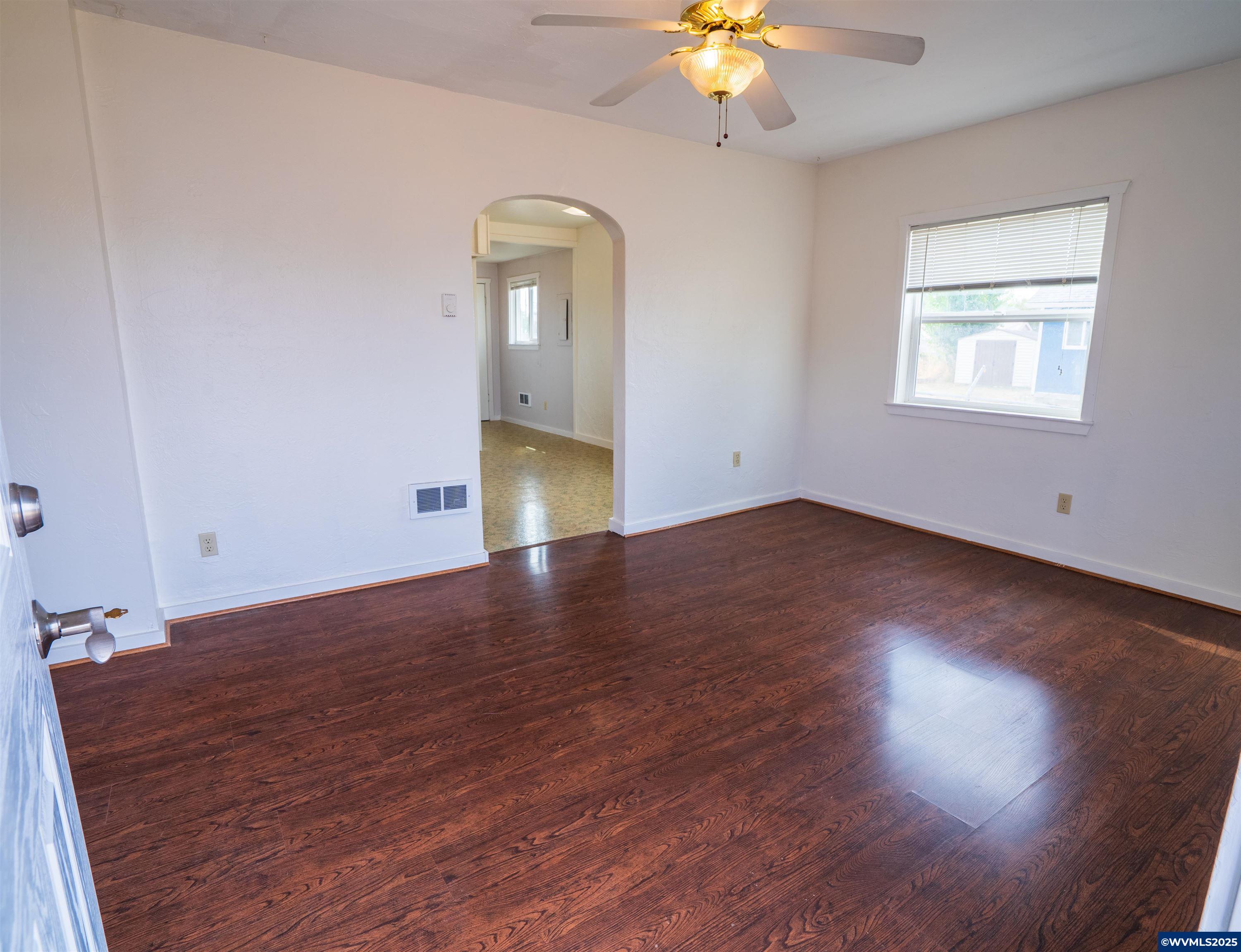 1302 Howard Dr SE