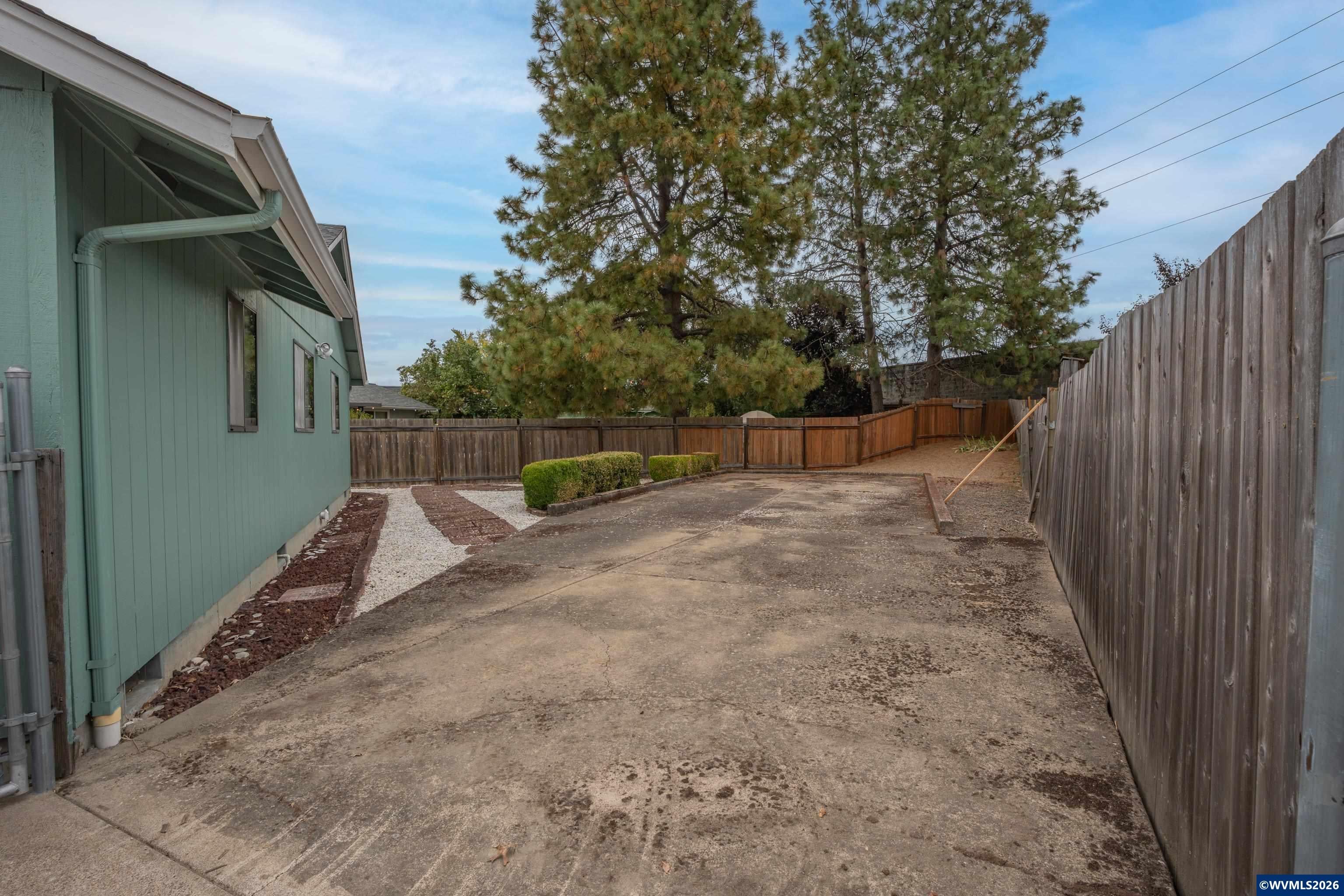 1285 Laurelhurst Dr