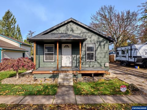 1006 Well St Silverton OR 97381