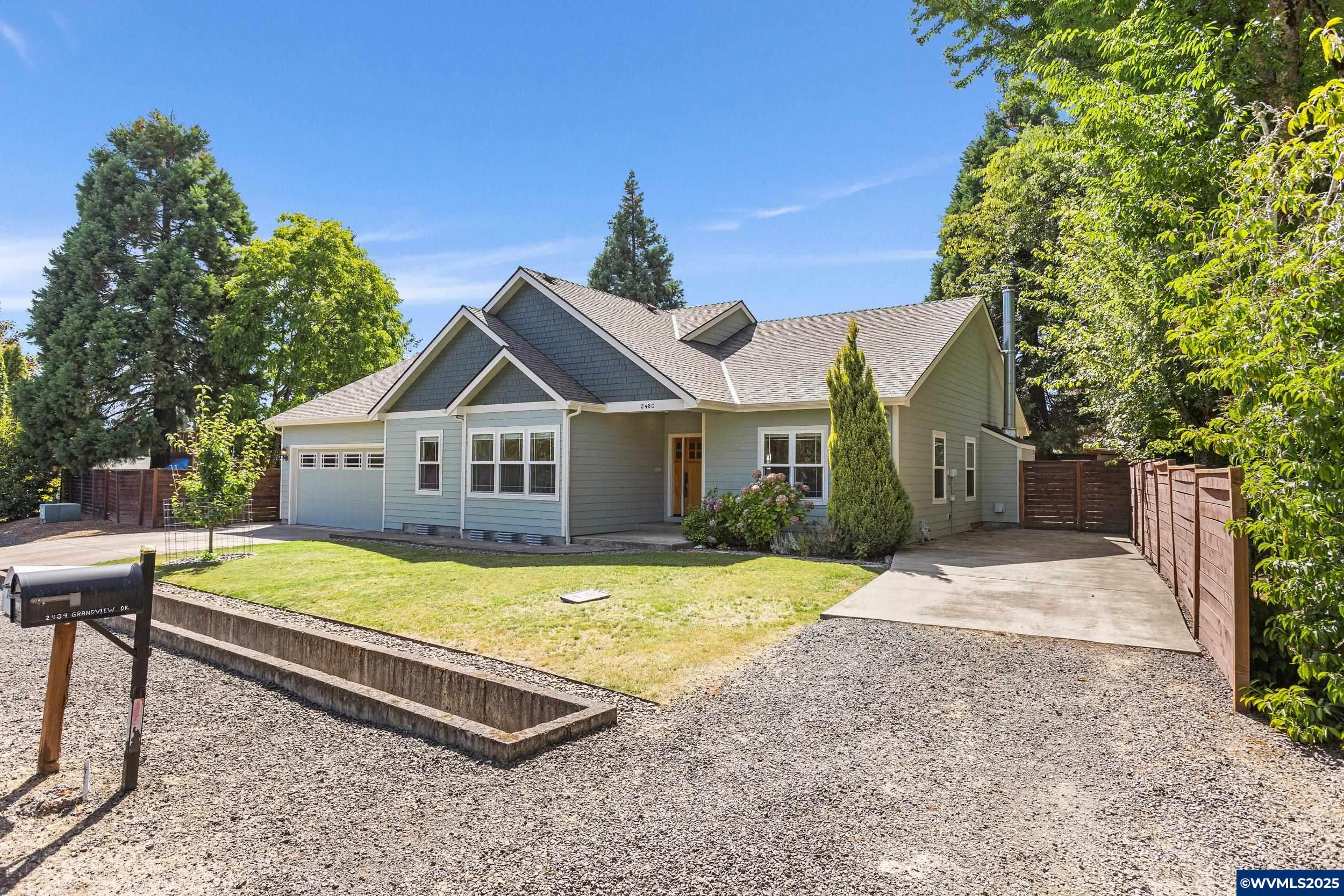 2480 Grandview Dr NW