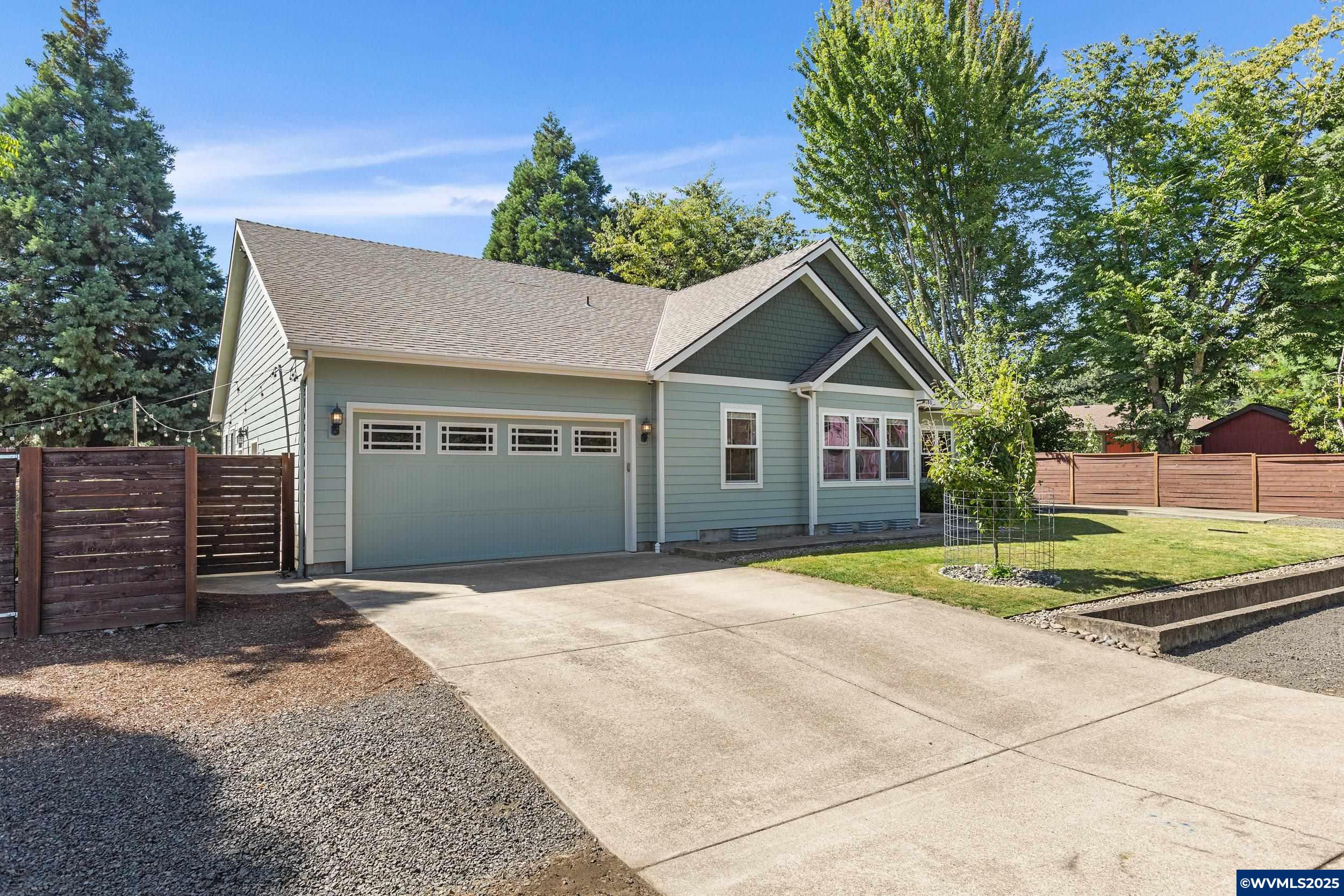 2480 Grandview Dr NW