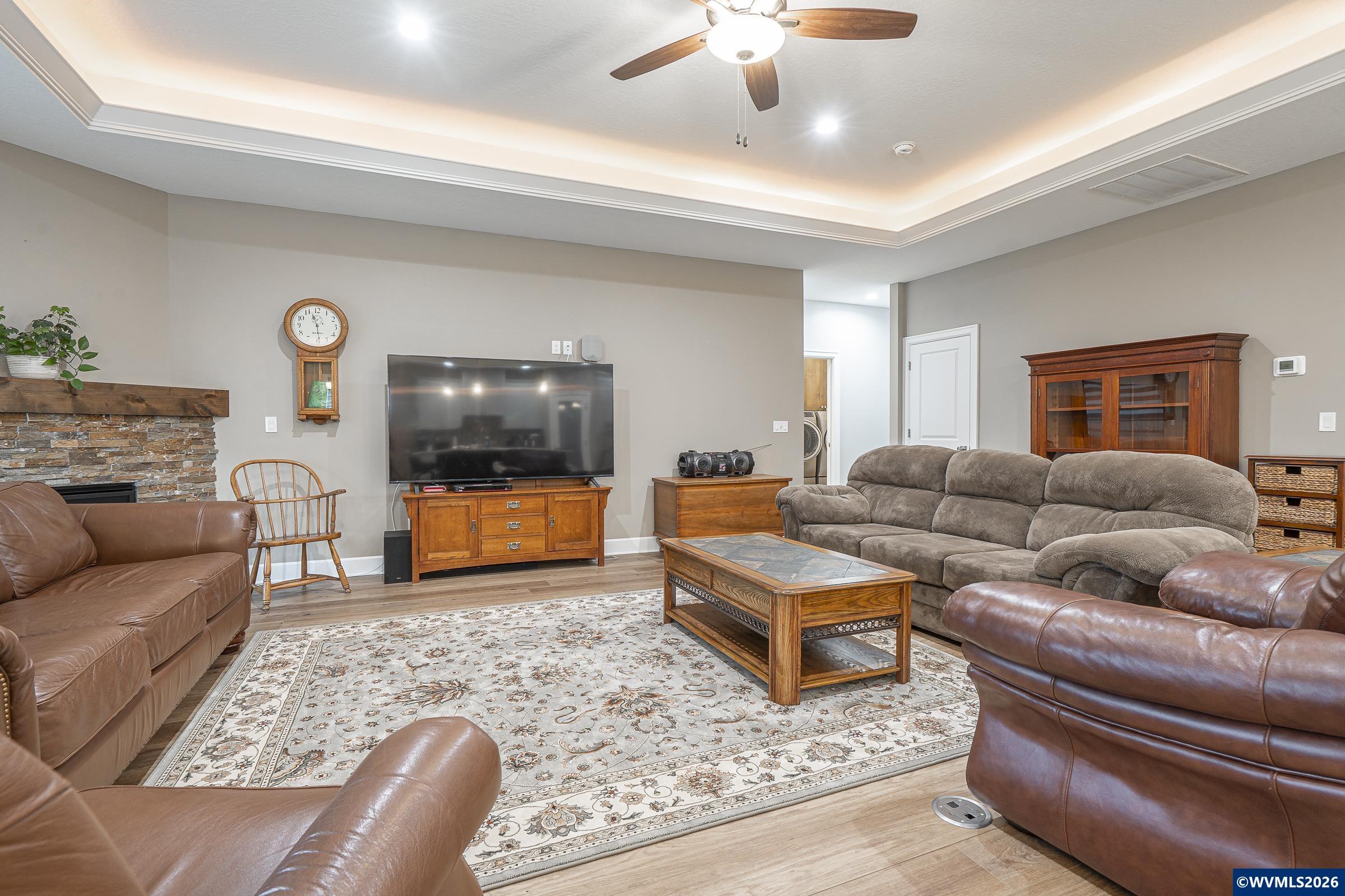 425 NW Crater Lake Dr