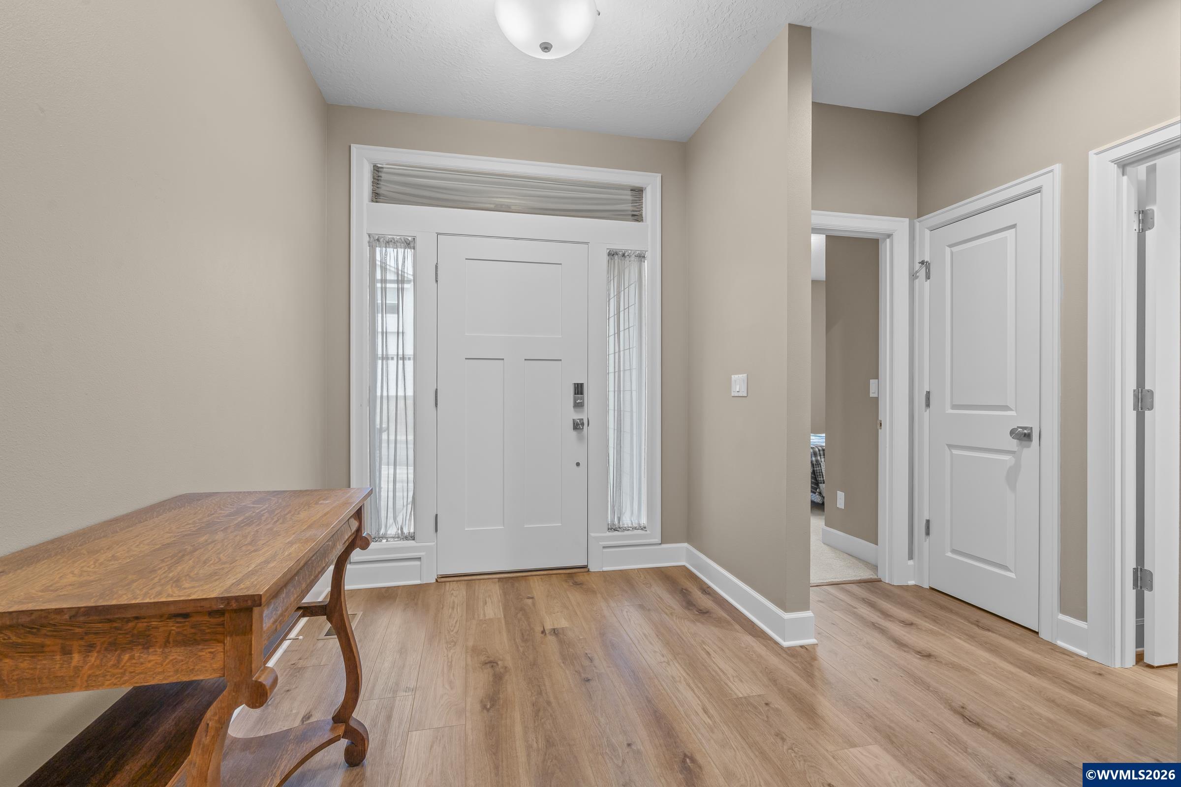 425 NW Crater Lake Dr