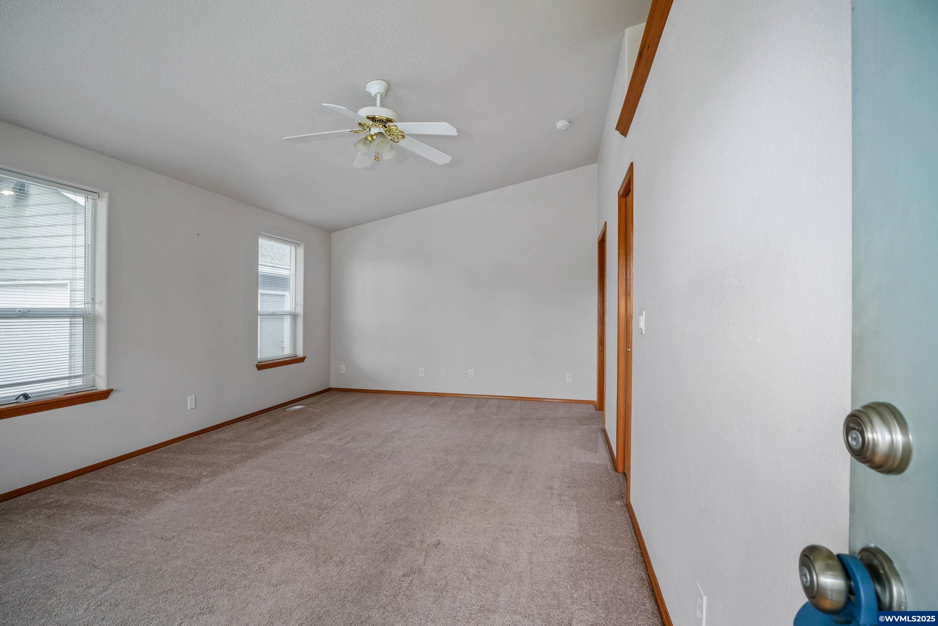 484 Travis Ct NE