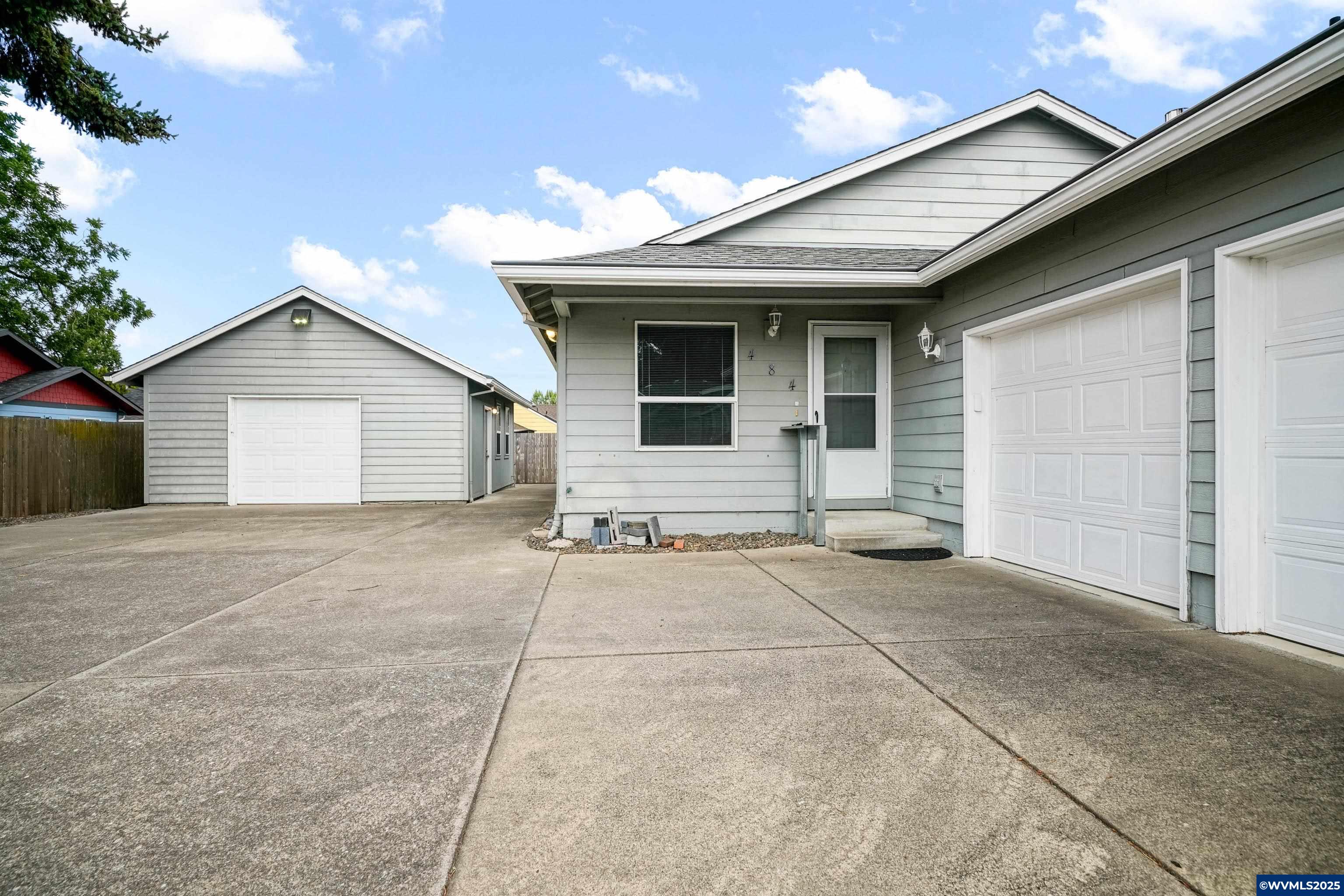 484 Travis Ct NE