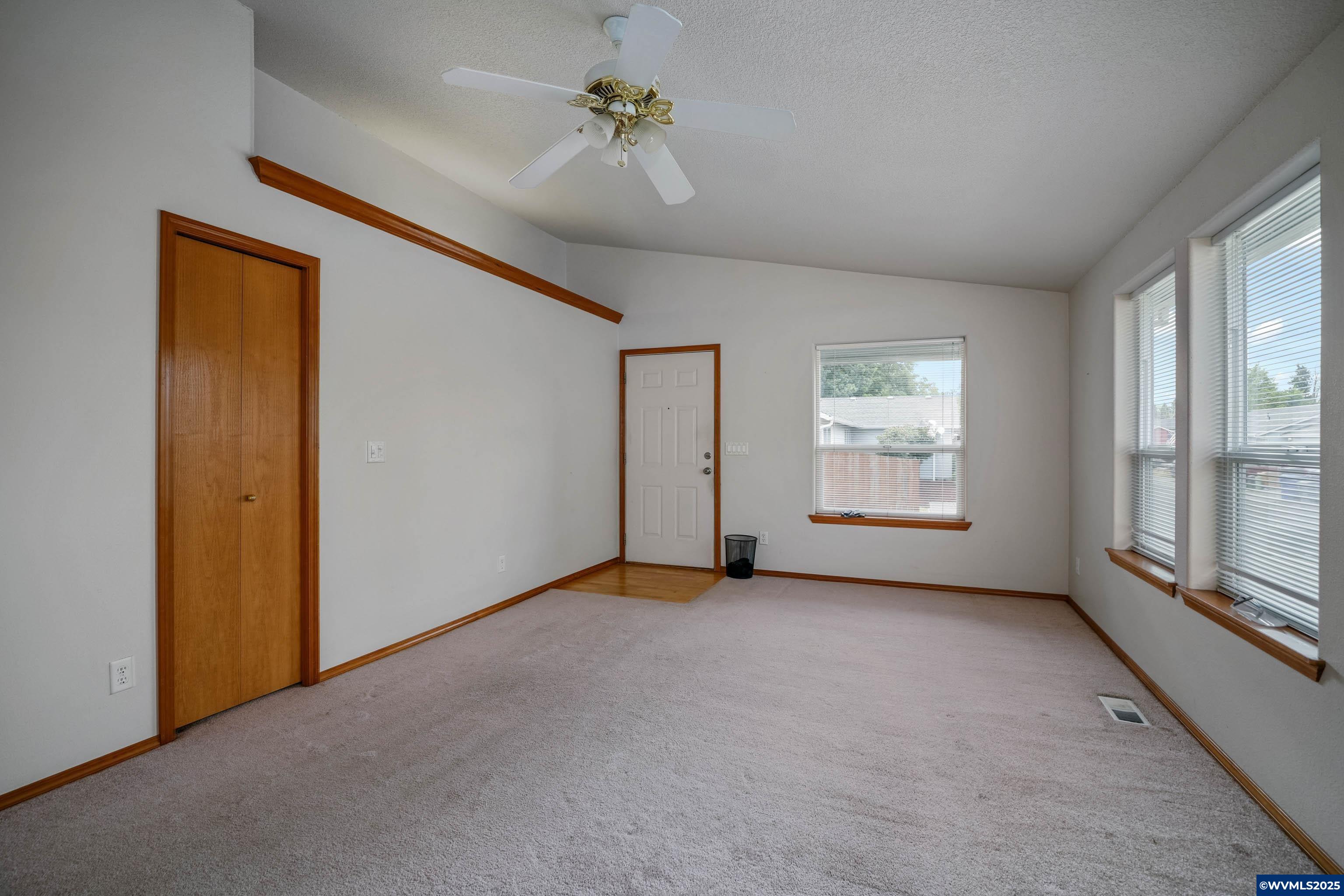 484 Travis Ct NE