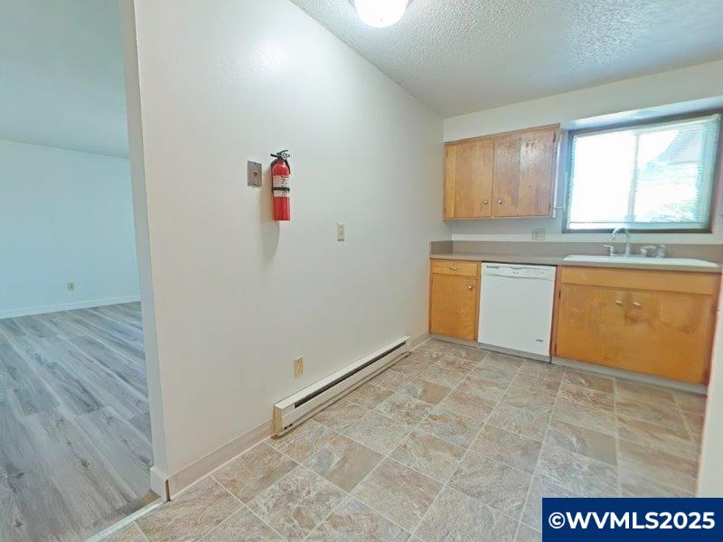 560 NW 19th St