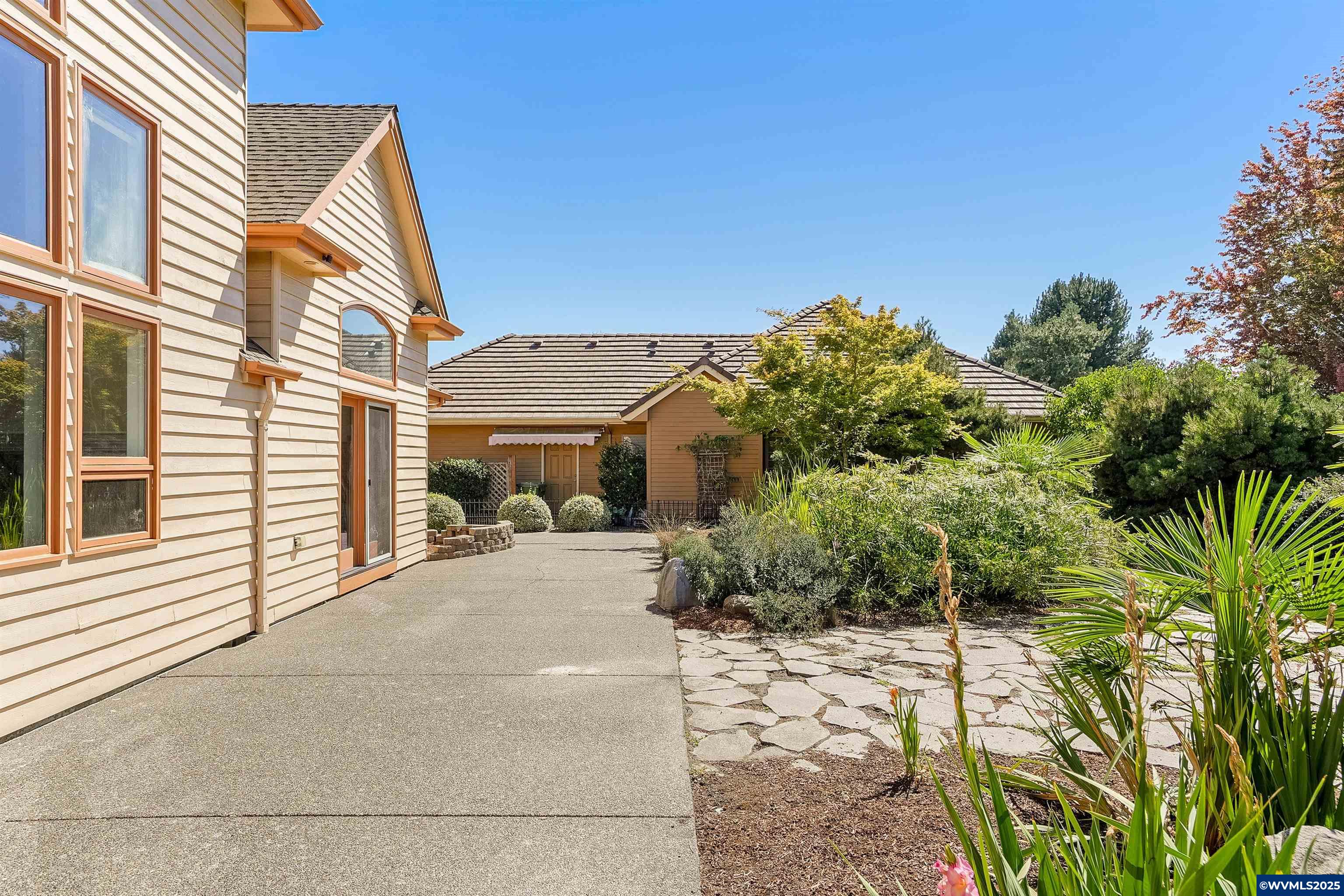 Woodburn, Oregon 97071, United States, 4 Bedrooms Bedrooms, ,3 BathroomsBathrooms,Residential,Active,198383