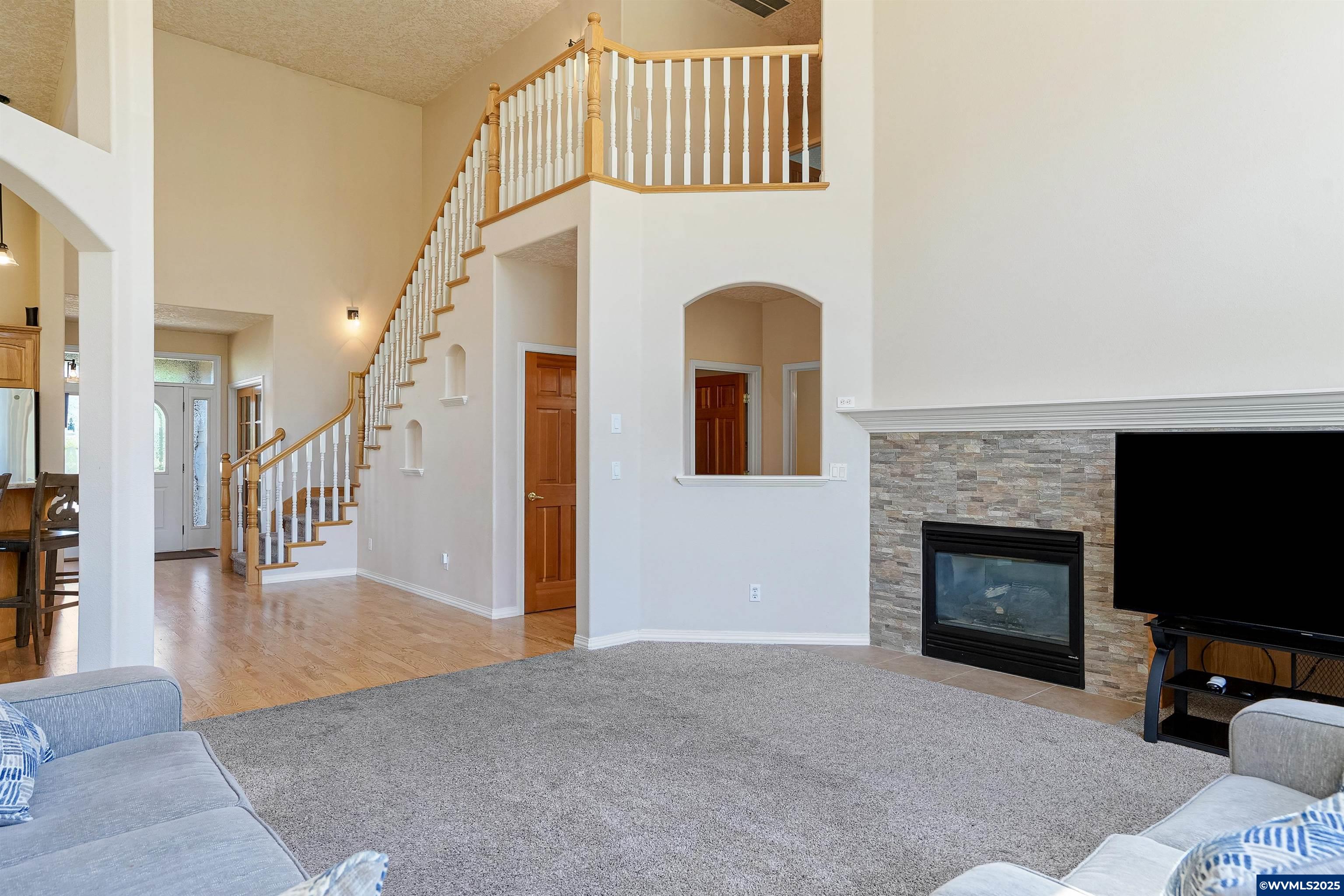 Woodburn, Oregon 97071, United States, 4 Bedrooms Bedrooms, ,3 BathroomsBathrooms,Residential,Active,198383