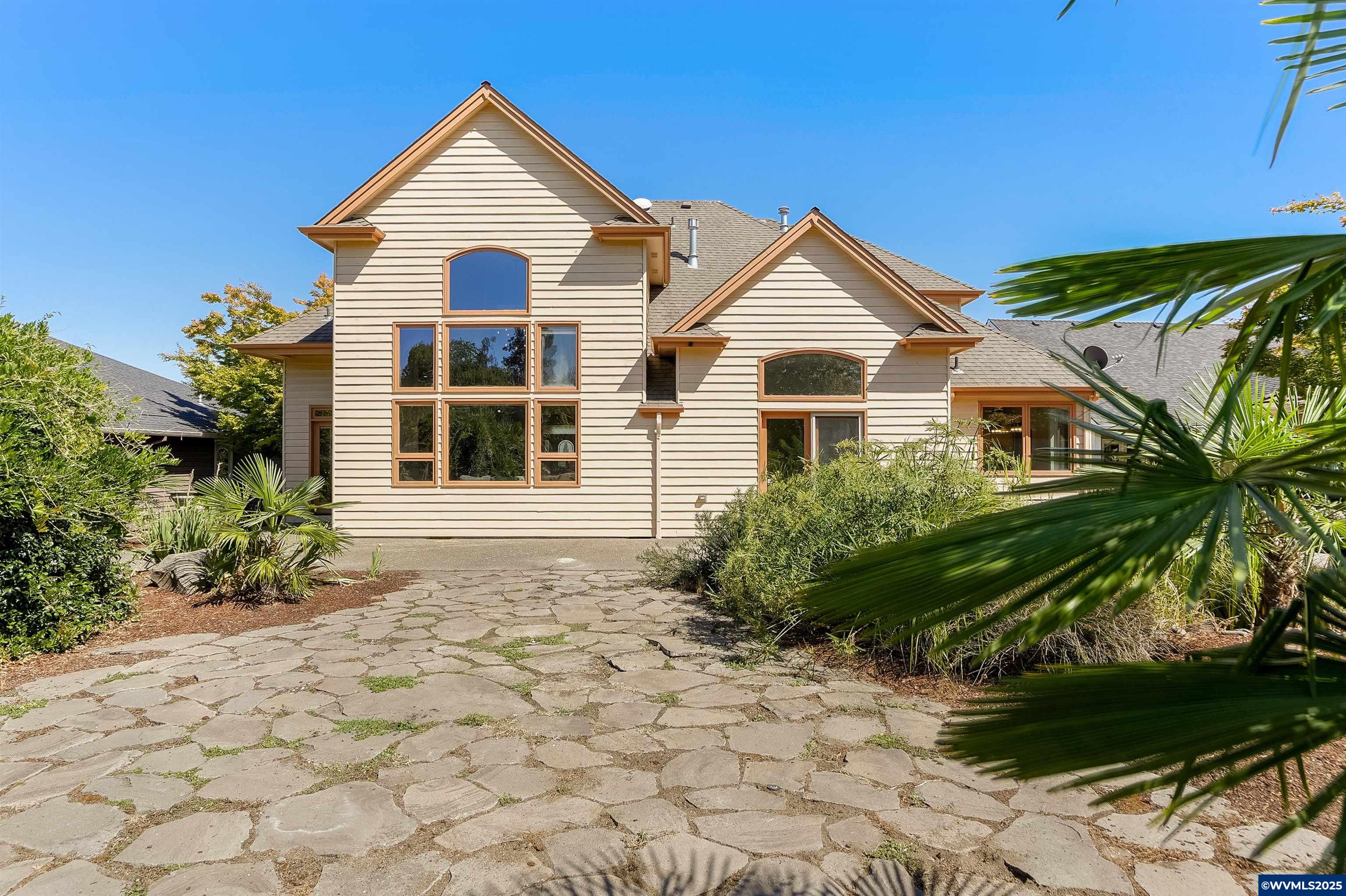 2815 Hazelnut Dr