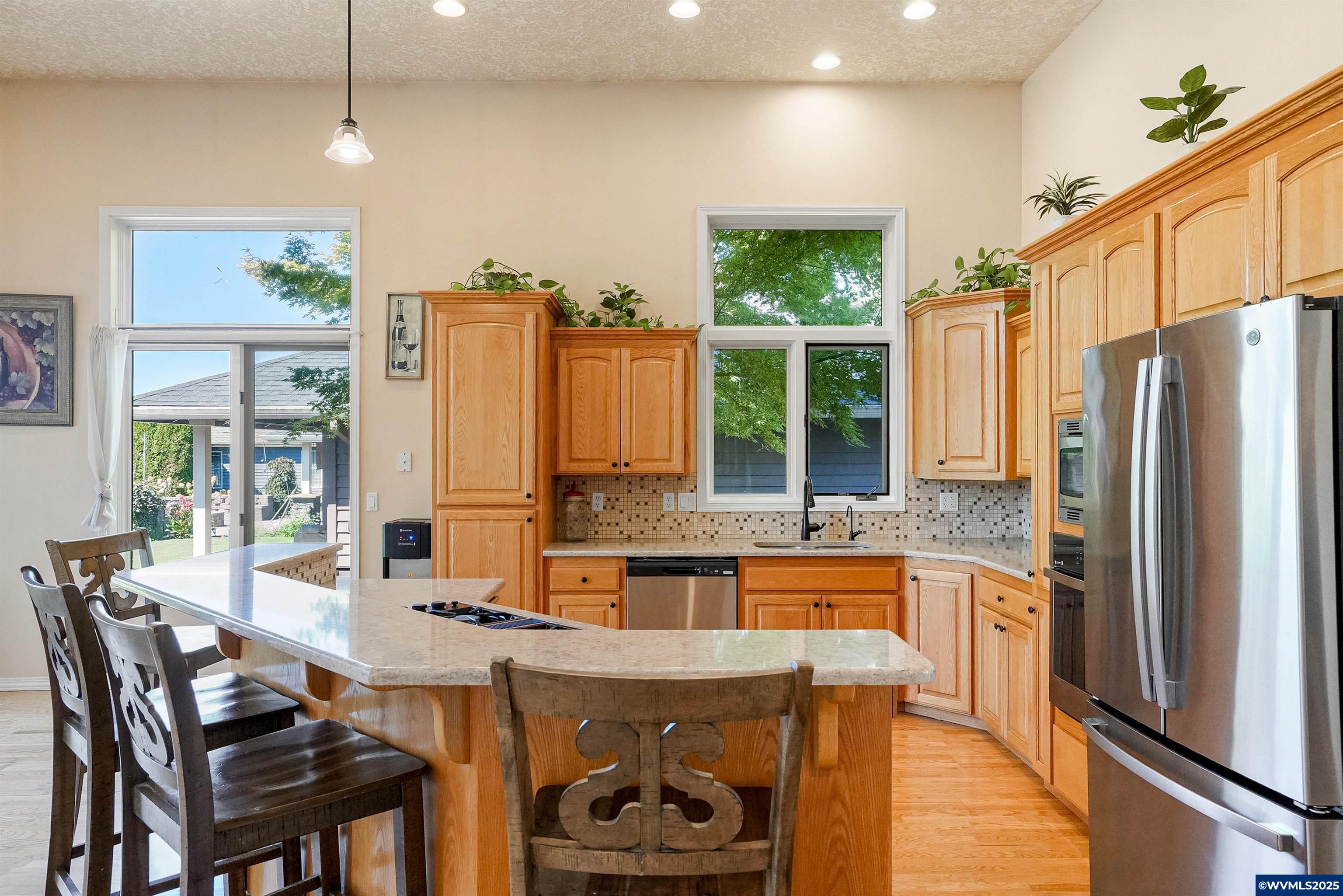 Woodburn, Oregon 97071, United States, 4 Bedrooms Bedrooms, ,3 BathroomsBathrooms,Residential,Active,198383