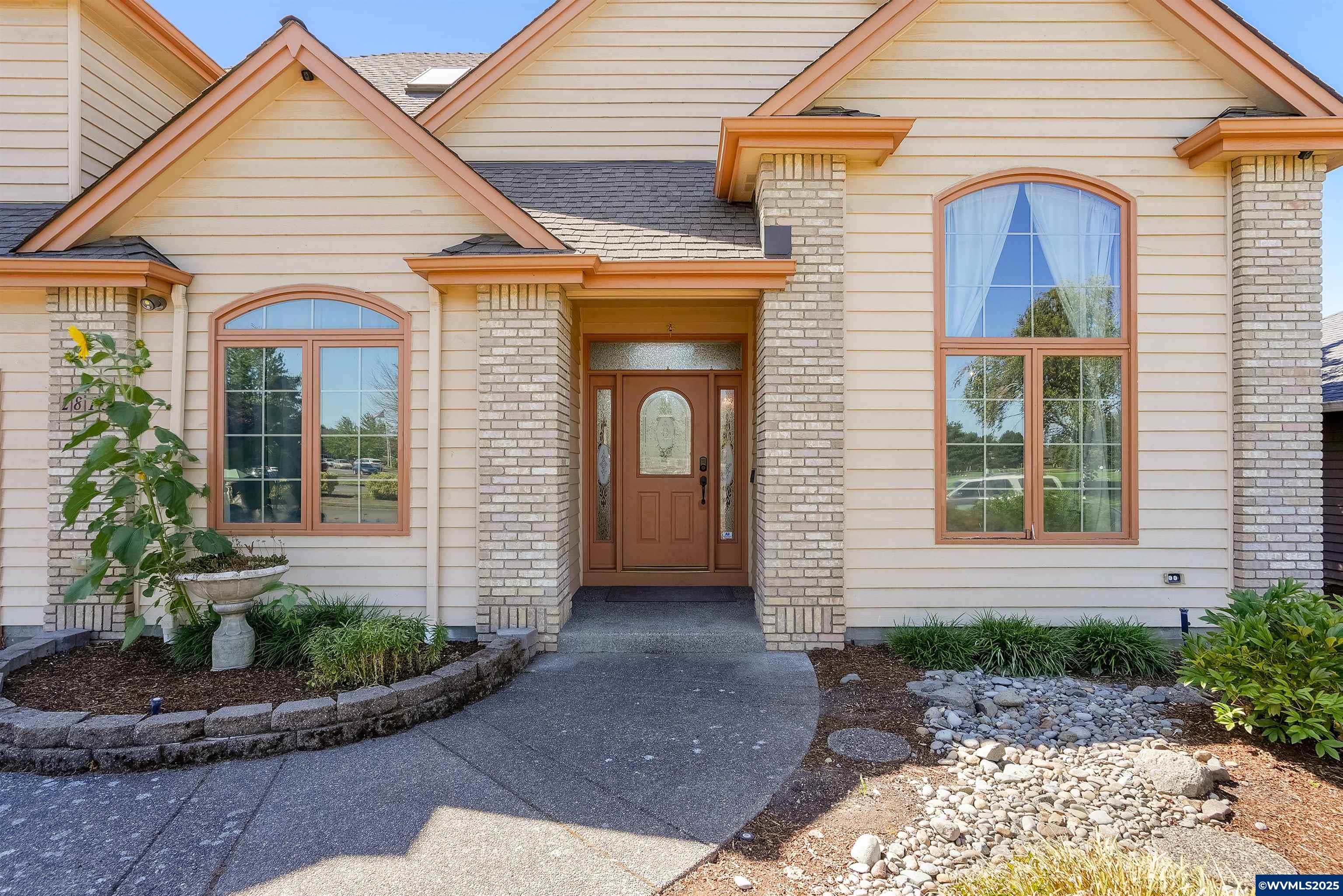 2815 Hazelnut Dr