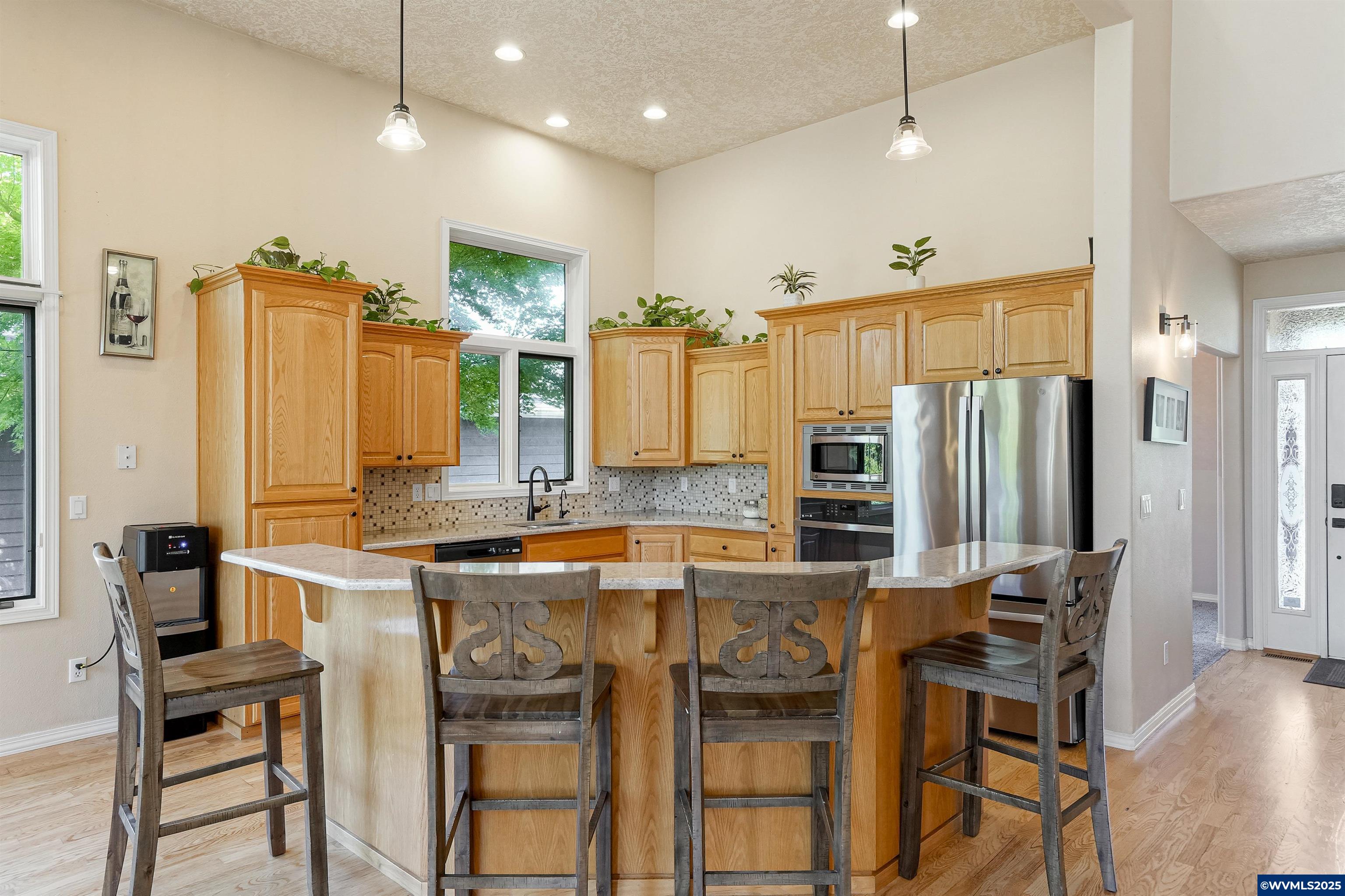 Woodburn, Oregon 97071, United States, 4 Bedrooms Bedrooms, ,3 BathroomsBathrooms,Residential,Active,198383