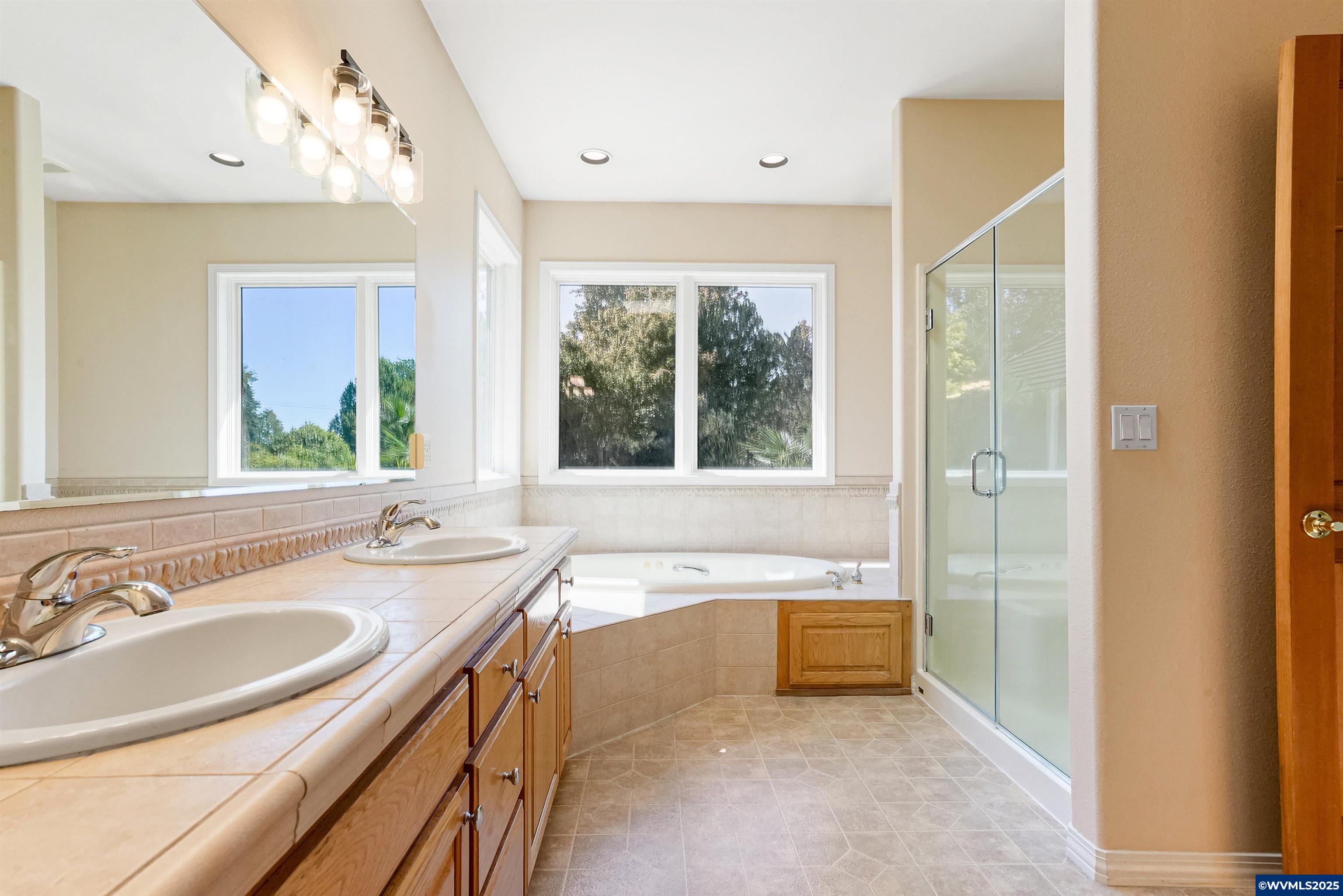 Woodburn, Oregon 97071, United States, 4 Bedrooms Bedrooms, ,3 BathroomsBathrooms,Residential,Active,198383