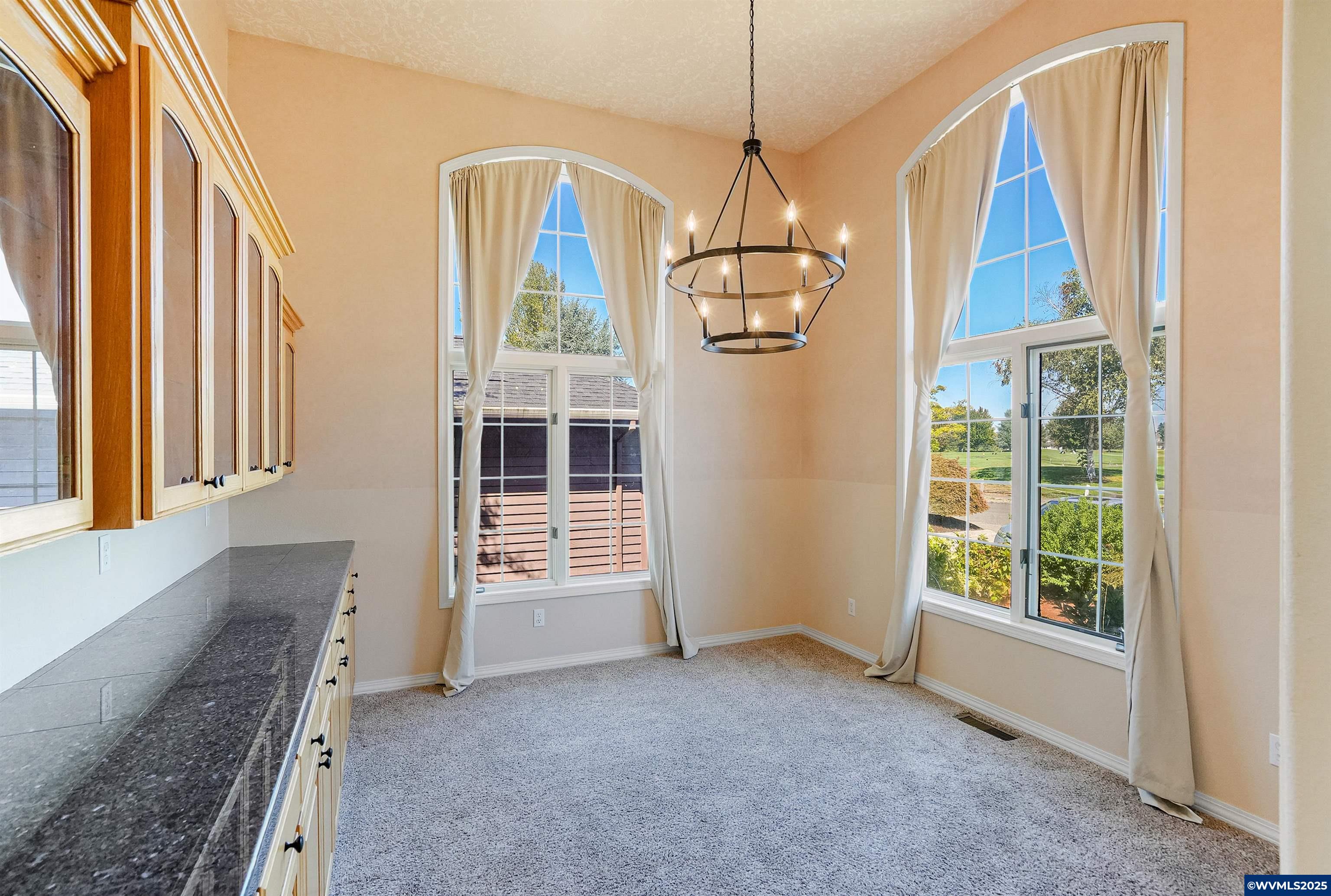 Woodburn, Oregon 97071, United States, 4 Bedrooms Bedrooms, ,3 BathroomsBathrooms,Residential,Active,198383