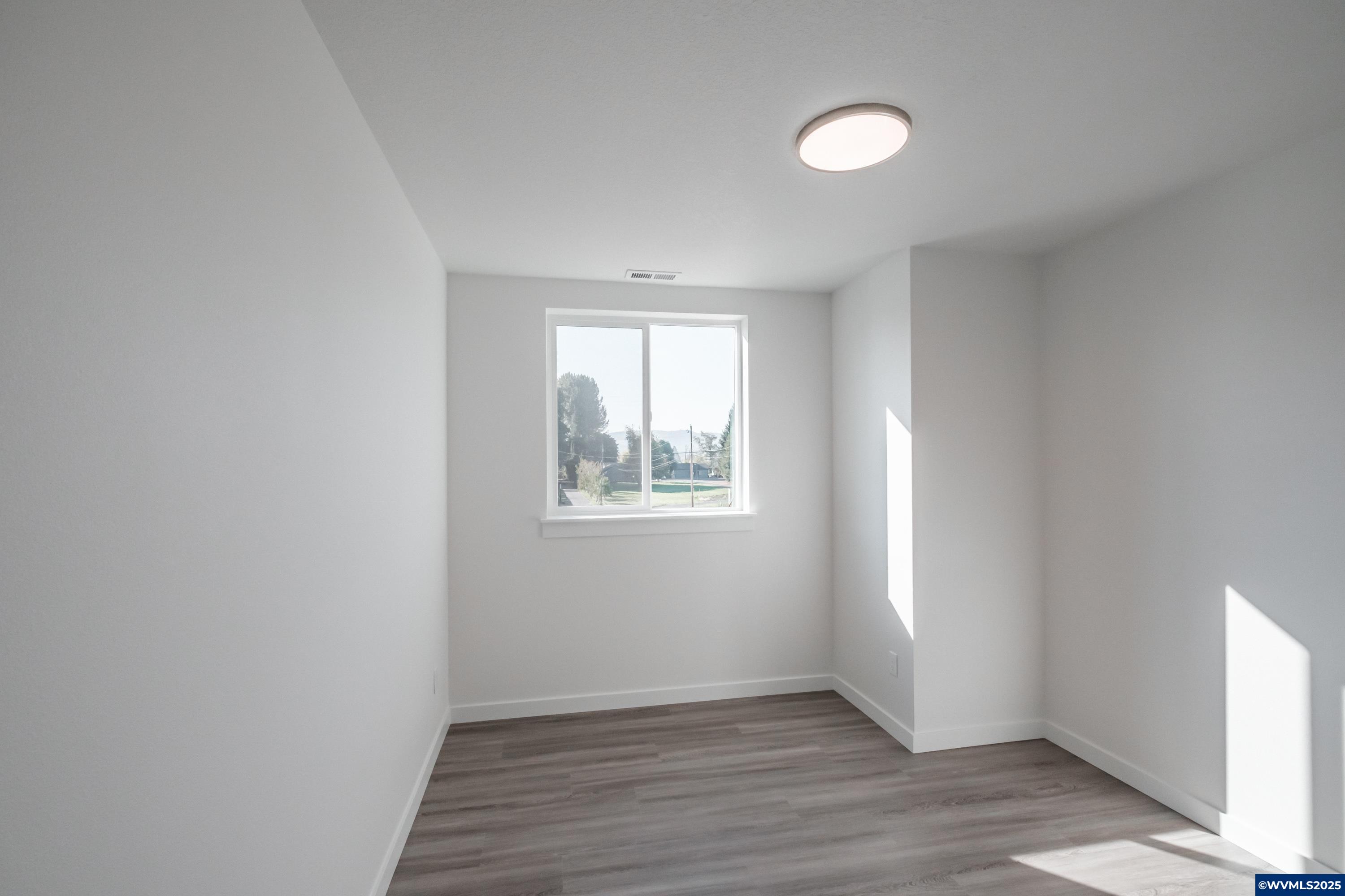 Lebanon, Oregon 97355, United States, 6 Bedrooms Bedrooms, ,6 BathroomsBathrooms,Residential,Active,193052