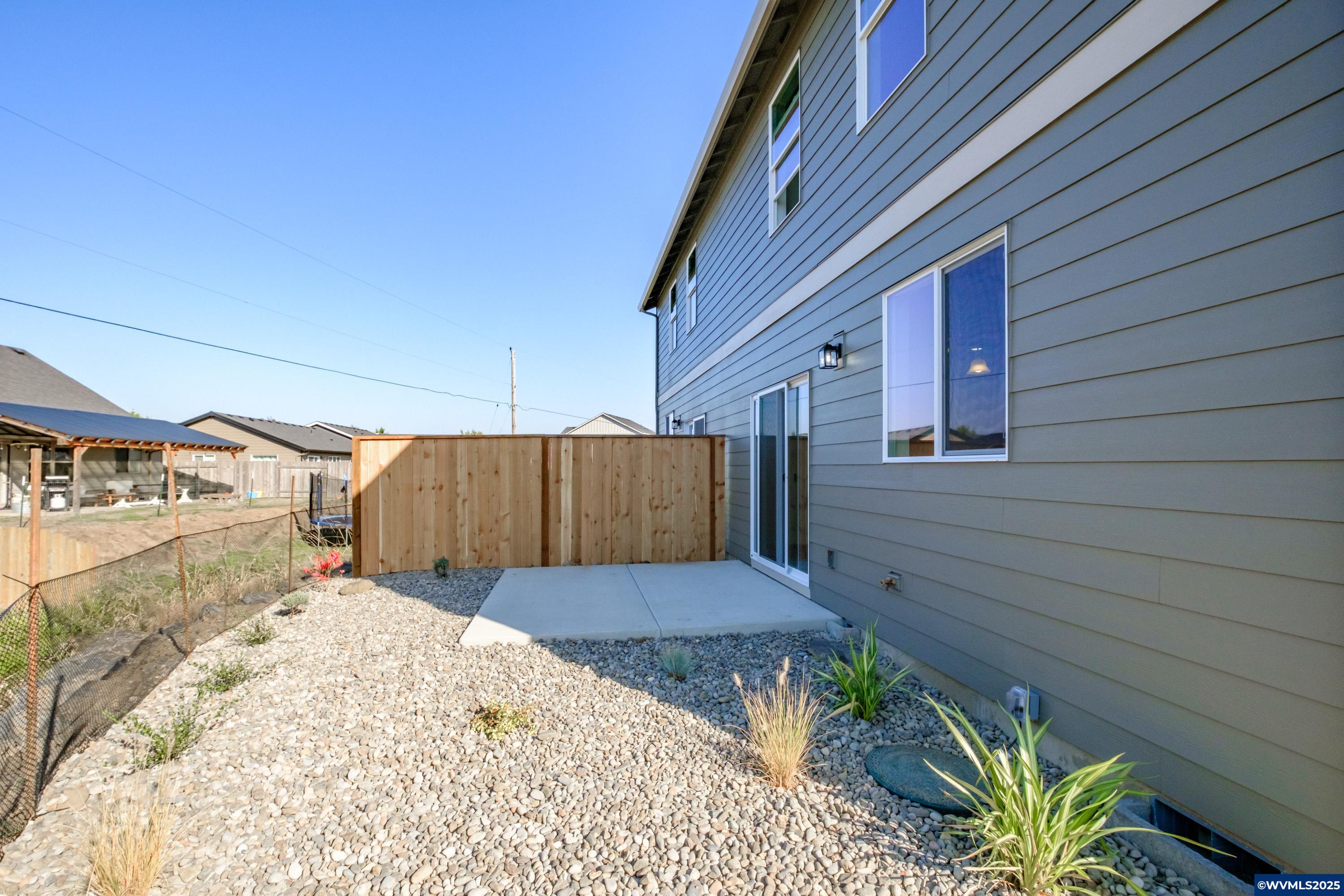 Lebanon, Oregon 97355, United States, 6 Bedrooms Bedrooms, ,6 BathroomsBathrooms,Residential,Active,193052