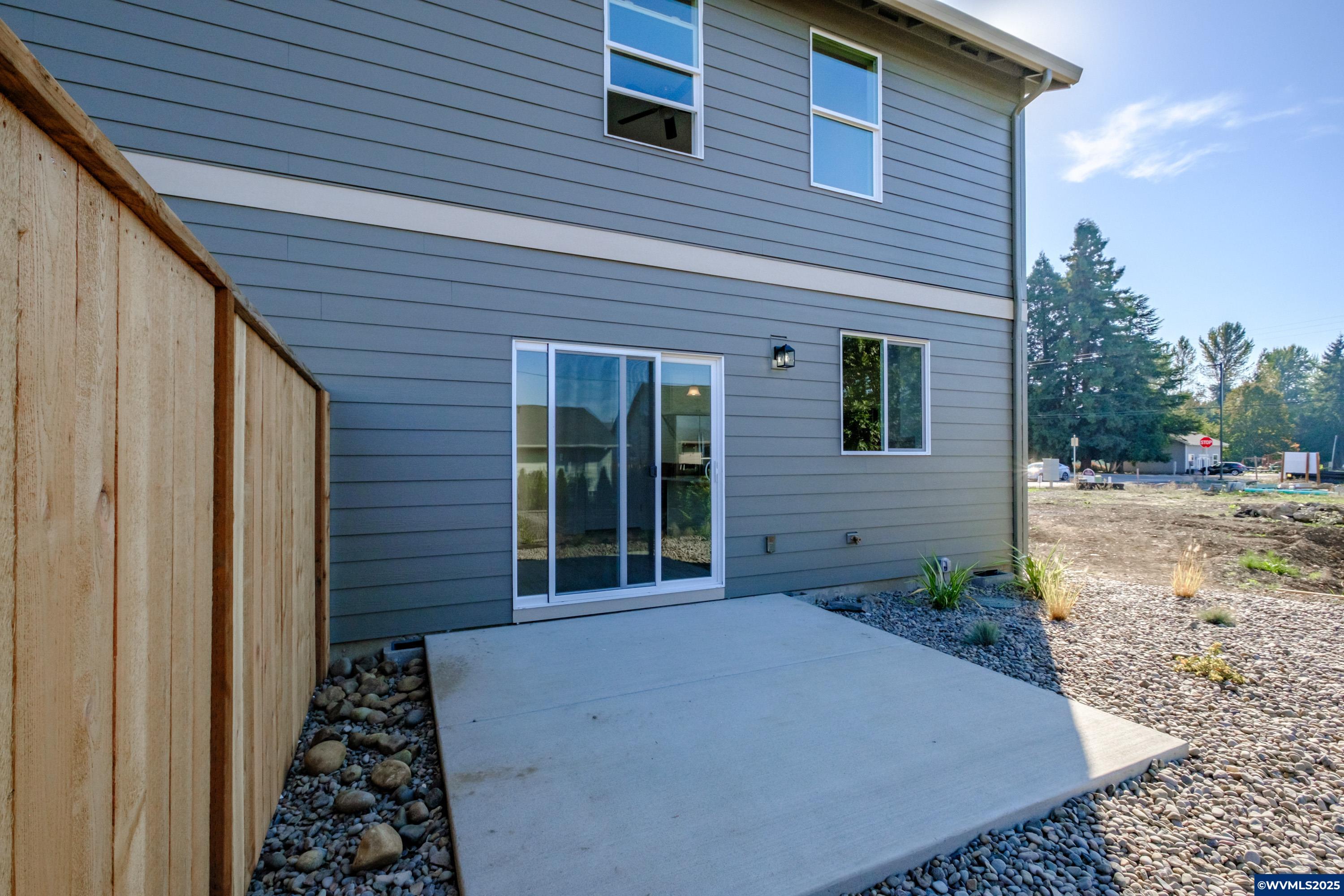 Lebanon, Oregon 97355, United States, 6 Bedrooms Bedrooms, ,6 BathroomsBathrooms,Residential,Active,193052