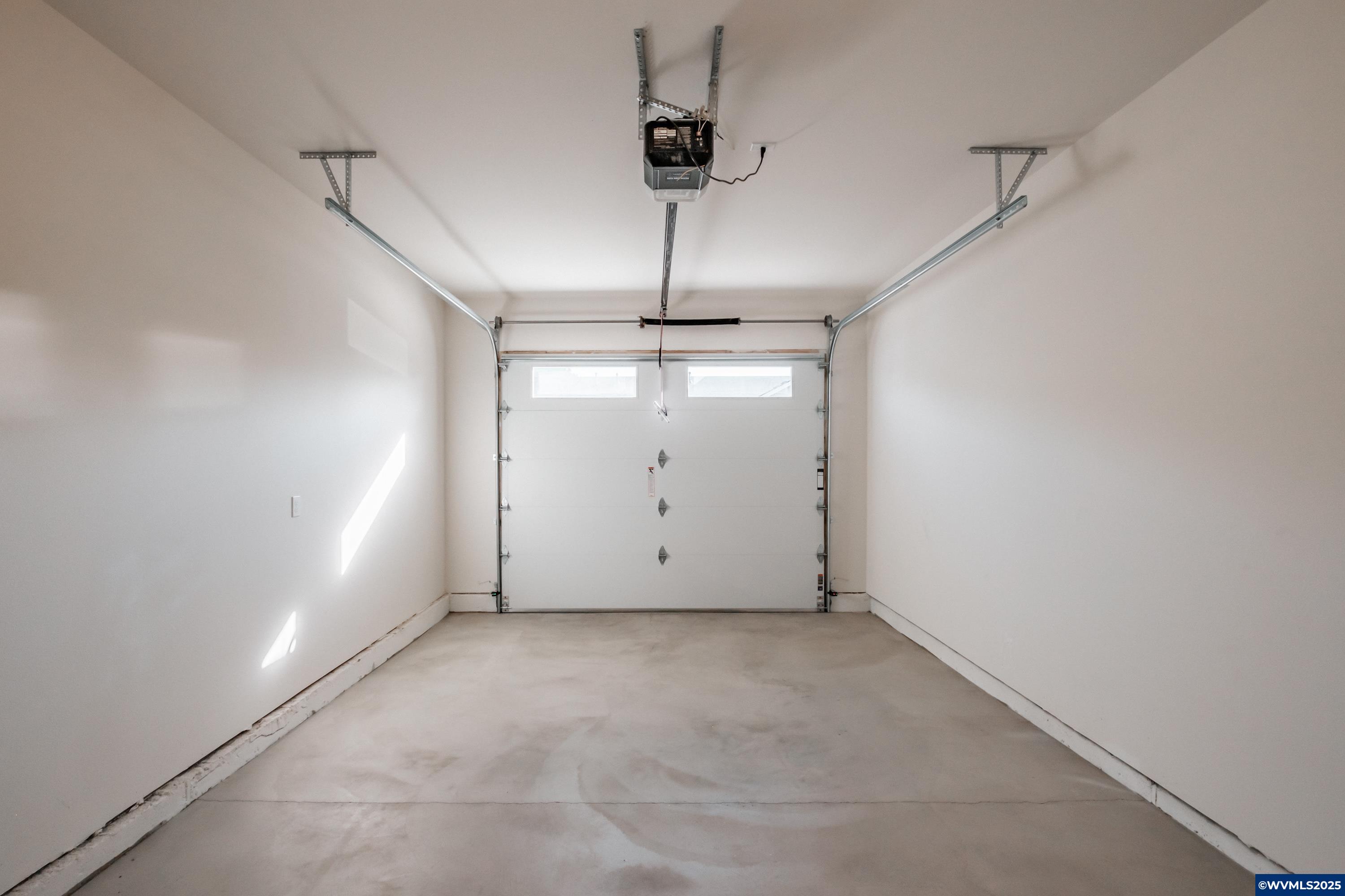 Lebanon, Oregon 97355, United States, 6 Bedrooms Bedrooms, ,6 BathroomsBathrooms,Residential,Active,193052