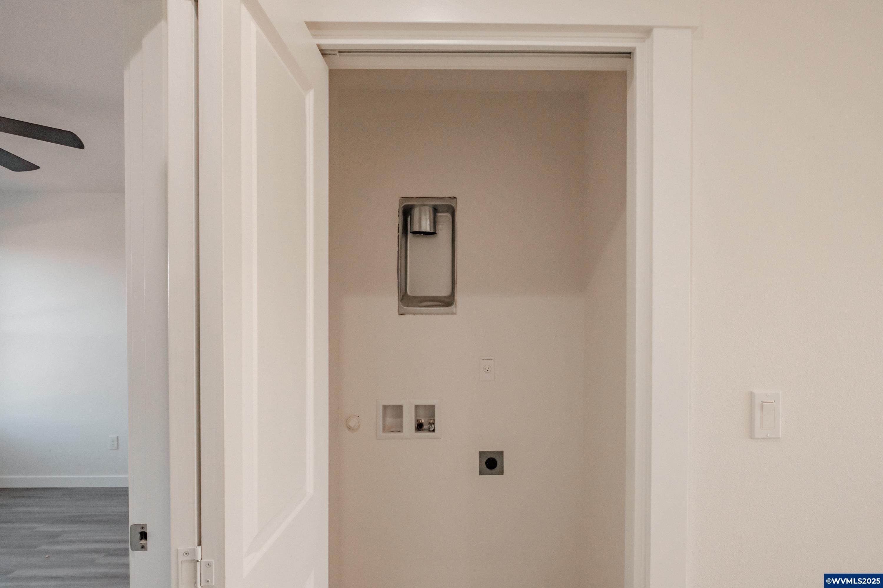 Lebanon, Oregon 97355, United States, 6 Bedrooms Bedrooms, ,6 BathroomsBathrooms,Residential,Active,193052