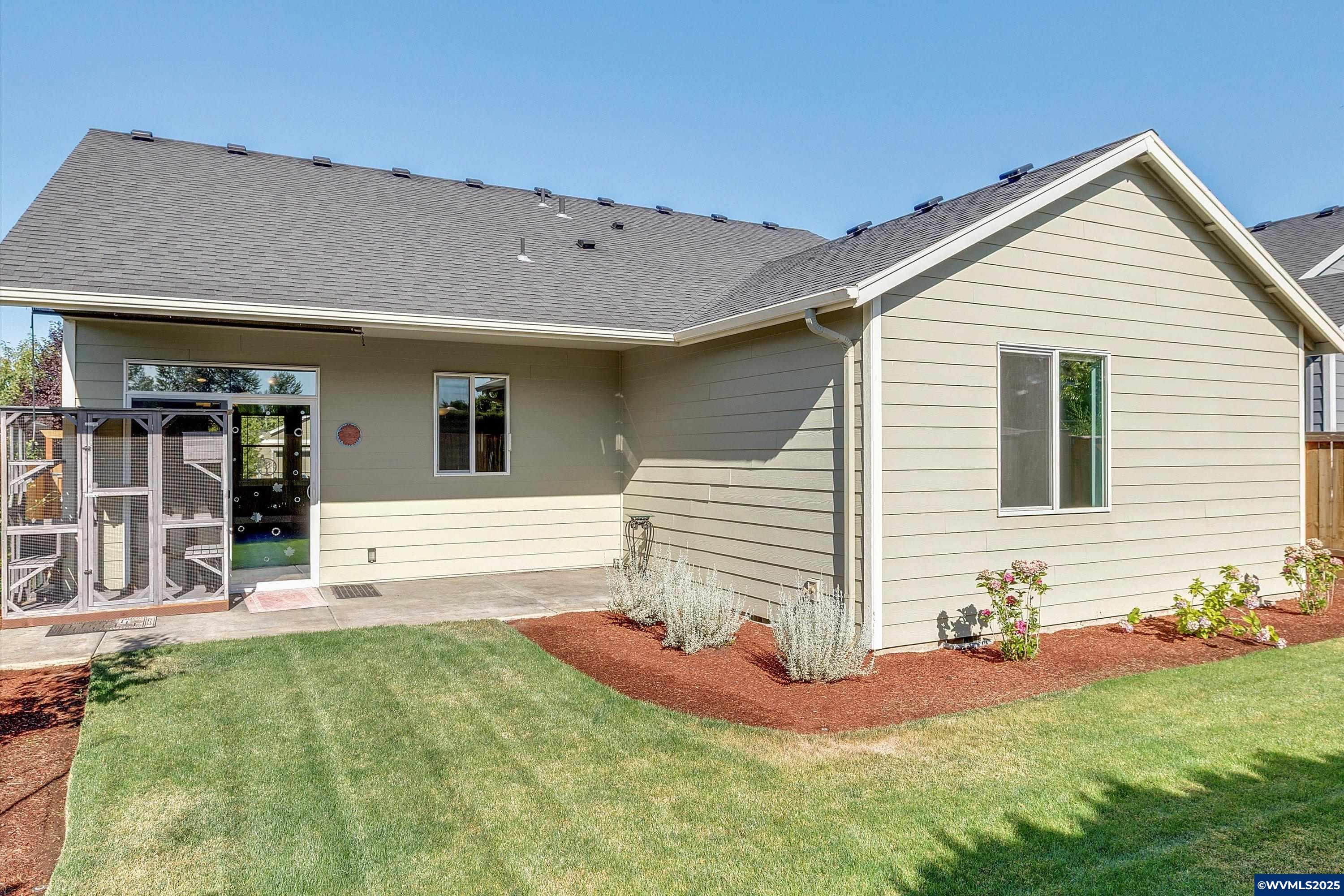 374 SW Applegate Trail Dr Dr