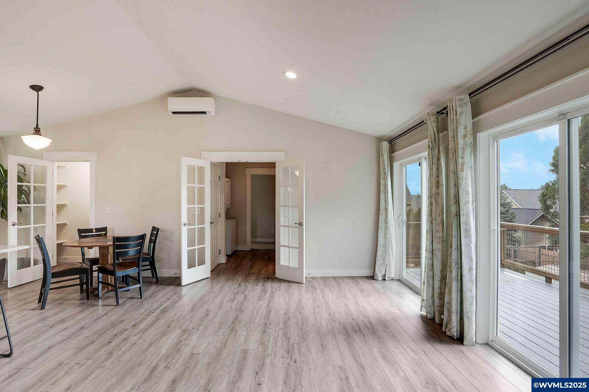 Silverton, Oregon 97381, United States, 1 Bedroom Bedrooms, ,1 BathroomBathrooms,Residential,Active,96062