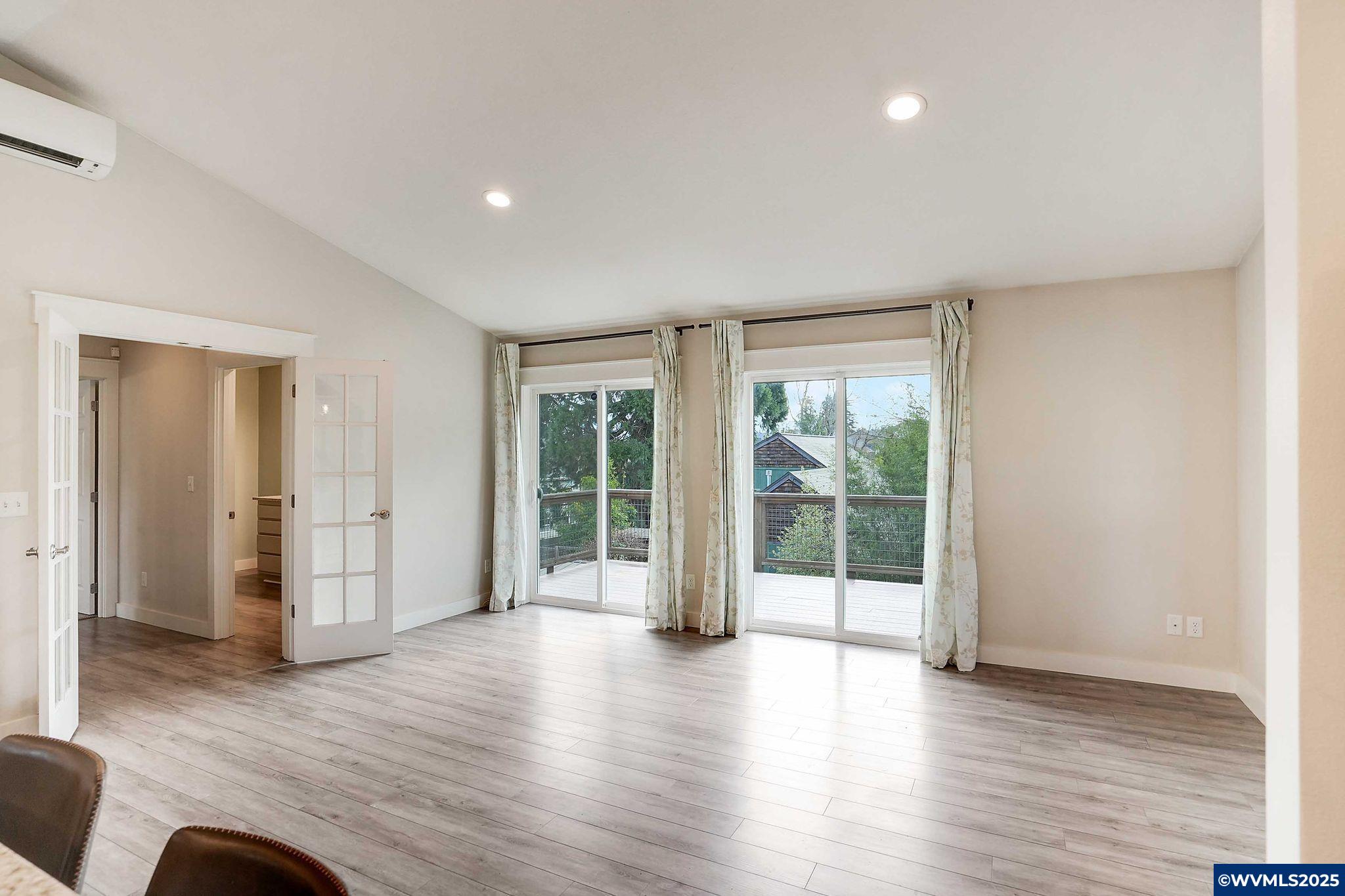 Silverton, Oregon 97381, United States, 1 Bedroom Bedrooms, ,1 BathroomBathrooms,Residential,Active,96062