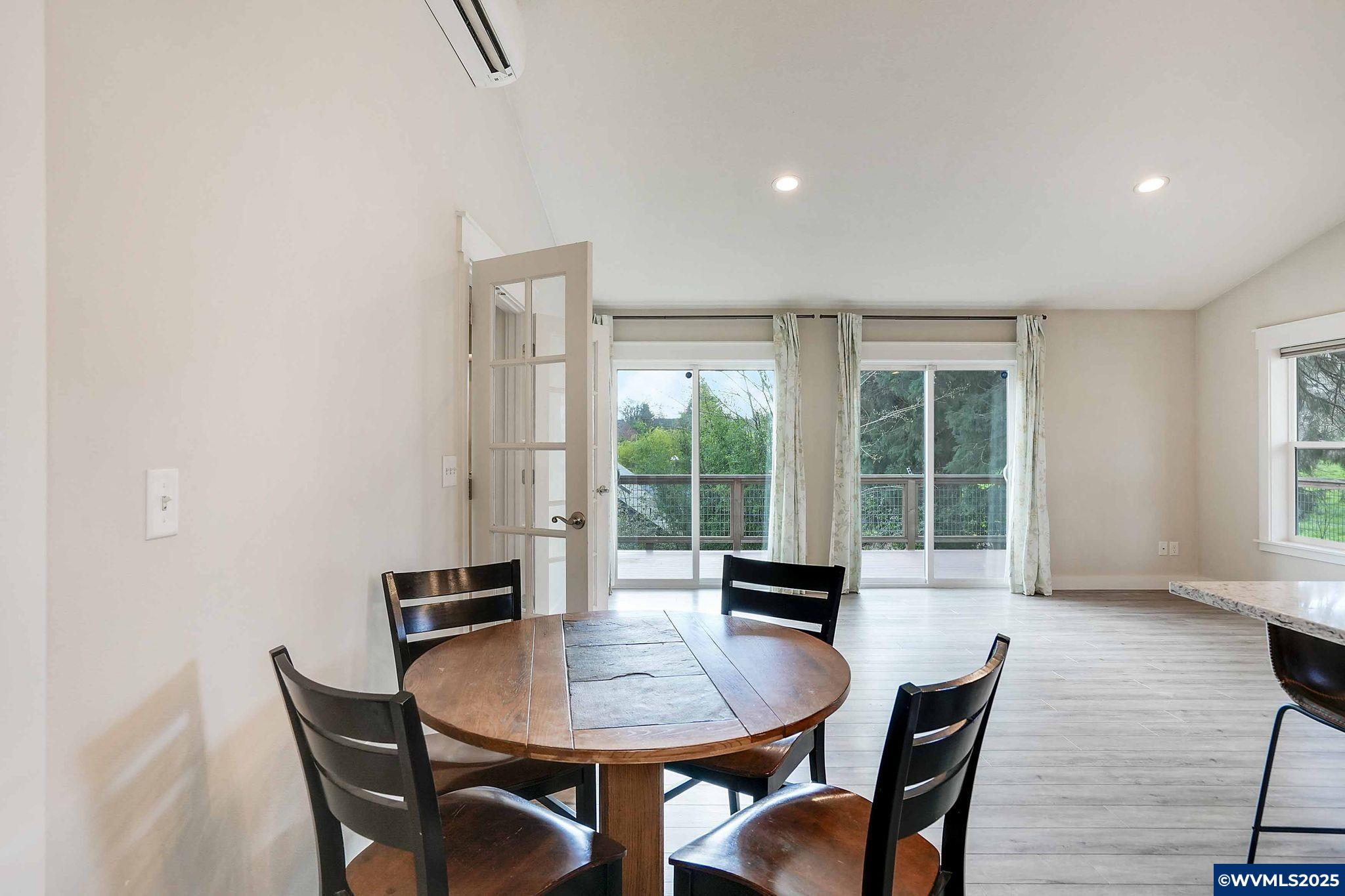 Silverton, Oregon 97381, United States, 1 Bedroom Bedrooms, ,1 BathroomBathrooms,Residential,Active,96062