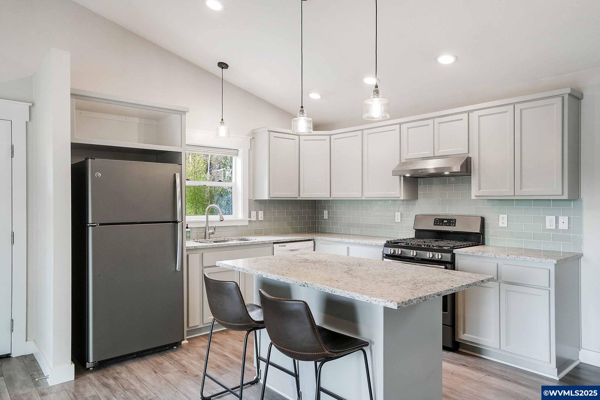 Silverton, Oregon 97381, United States, 1 Bedroom Bedrooms, ,1 BathroomBathrooms,Residential,Active,96062