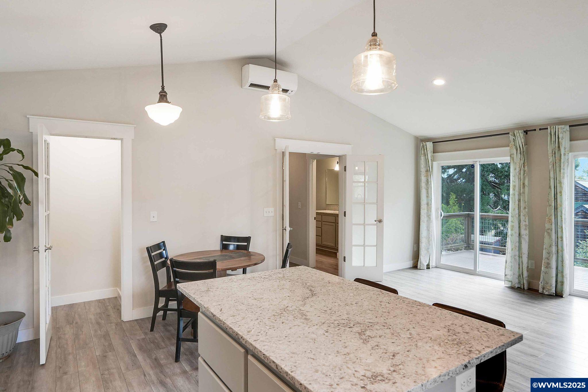 Silverton, Oregon 97381, United States, 1 Bedroom Bedrooms, ,1 BathroomBathrooms,Residential,Active,96062