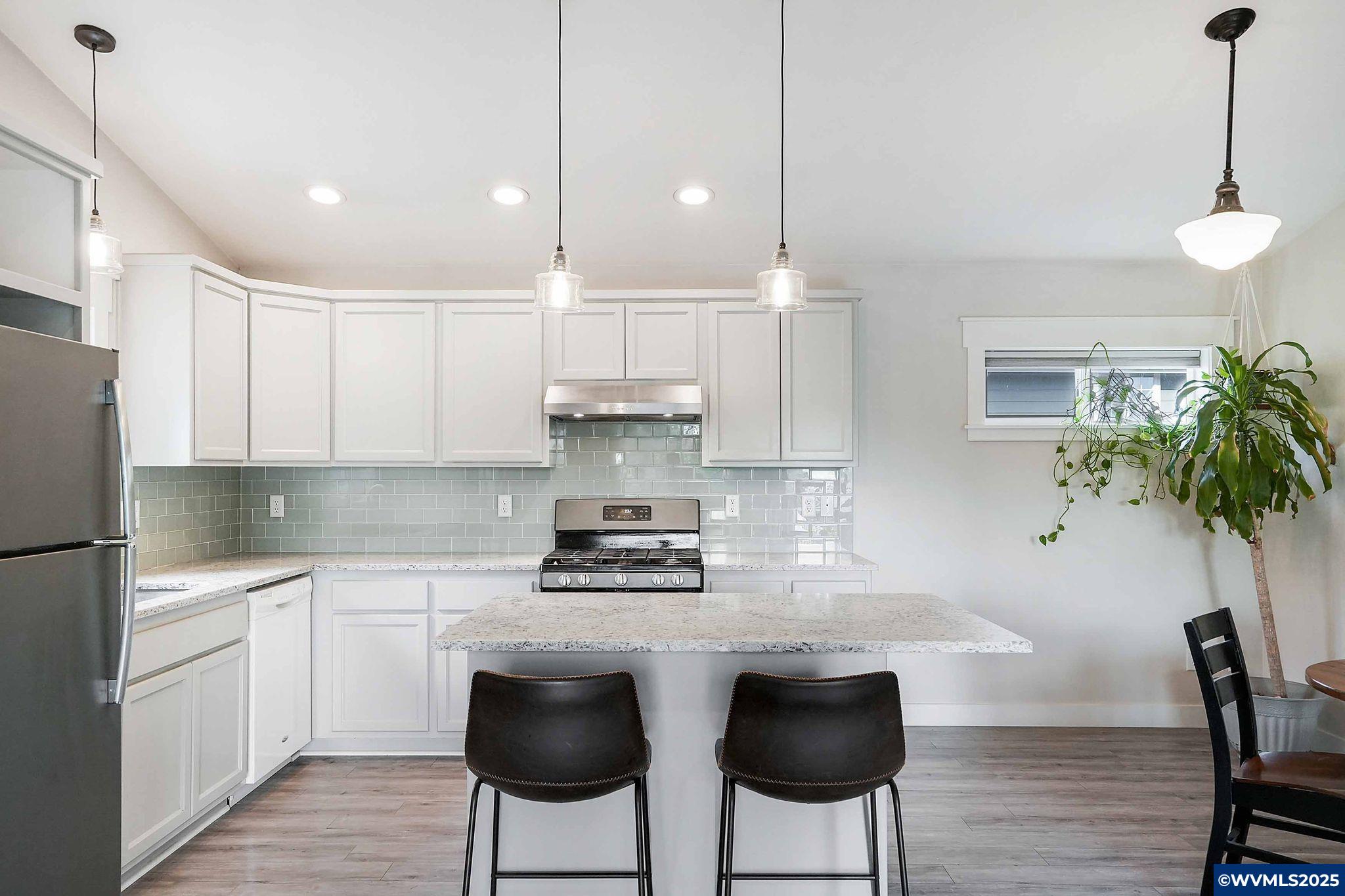 Silverton, Oregon 97381, United States, 1 Bedroom Bedrooms, ,1 BathroomBathrooms,Residential,Active,96062