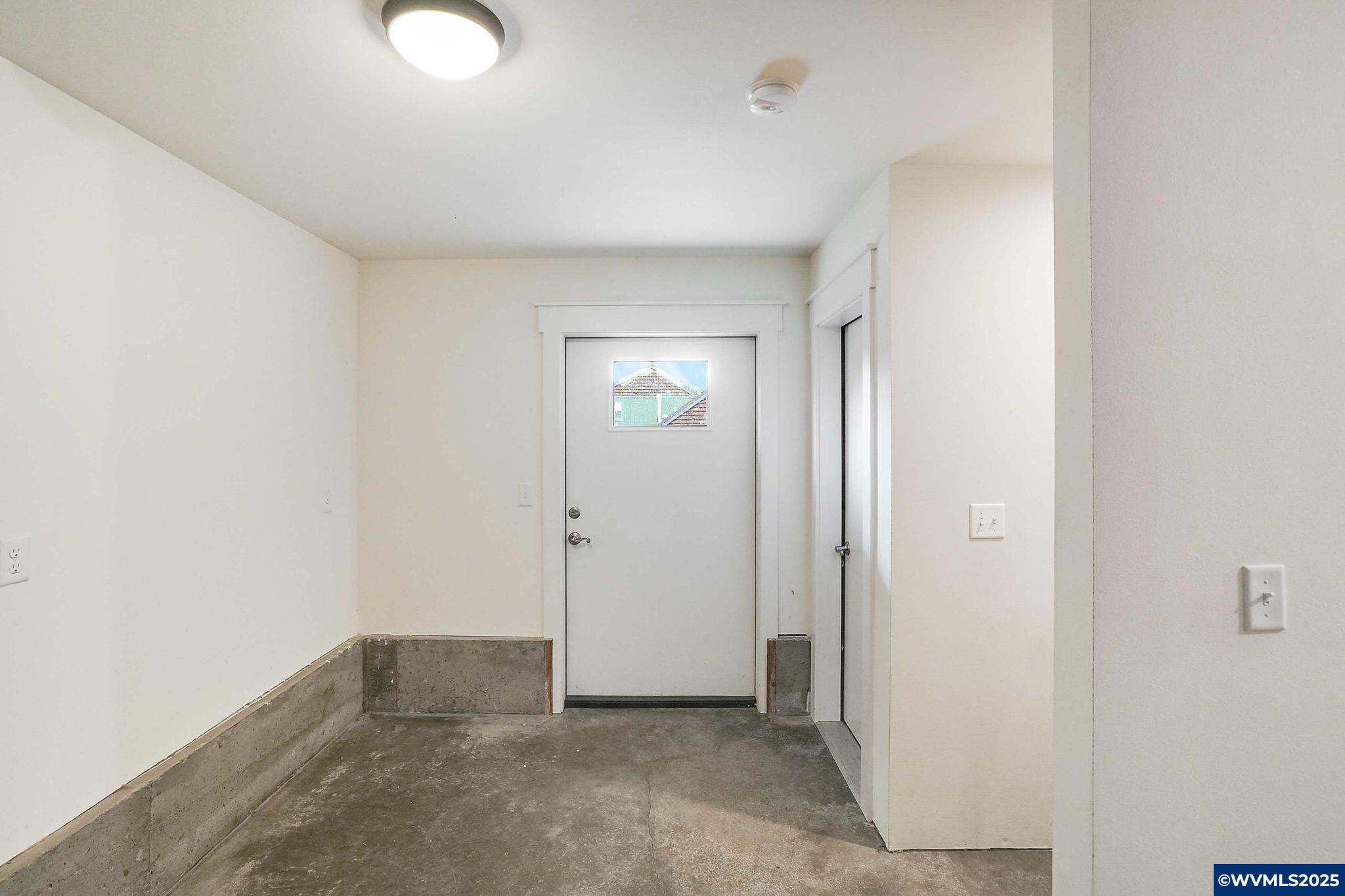 Silverton, Oregon 97381, United States, 1 Bedroom Bedrooms, ,1 BathroomBathrooms,Residential,Active,96062