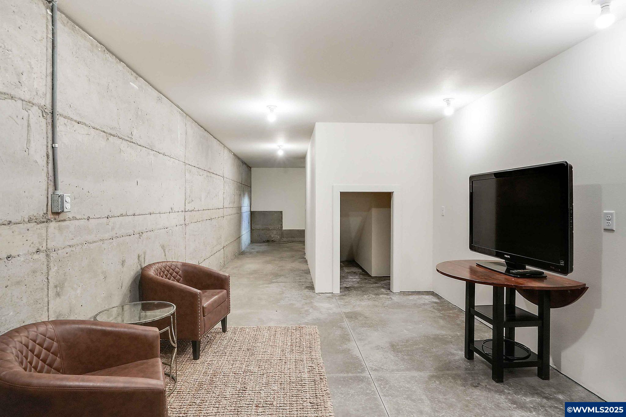 Silverton, Oregon 97381, United States, 1 Bedroom Bedrooms, ,1 BathroomBathrooms,Residential,Active,96062