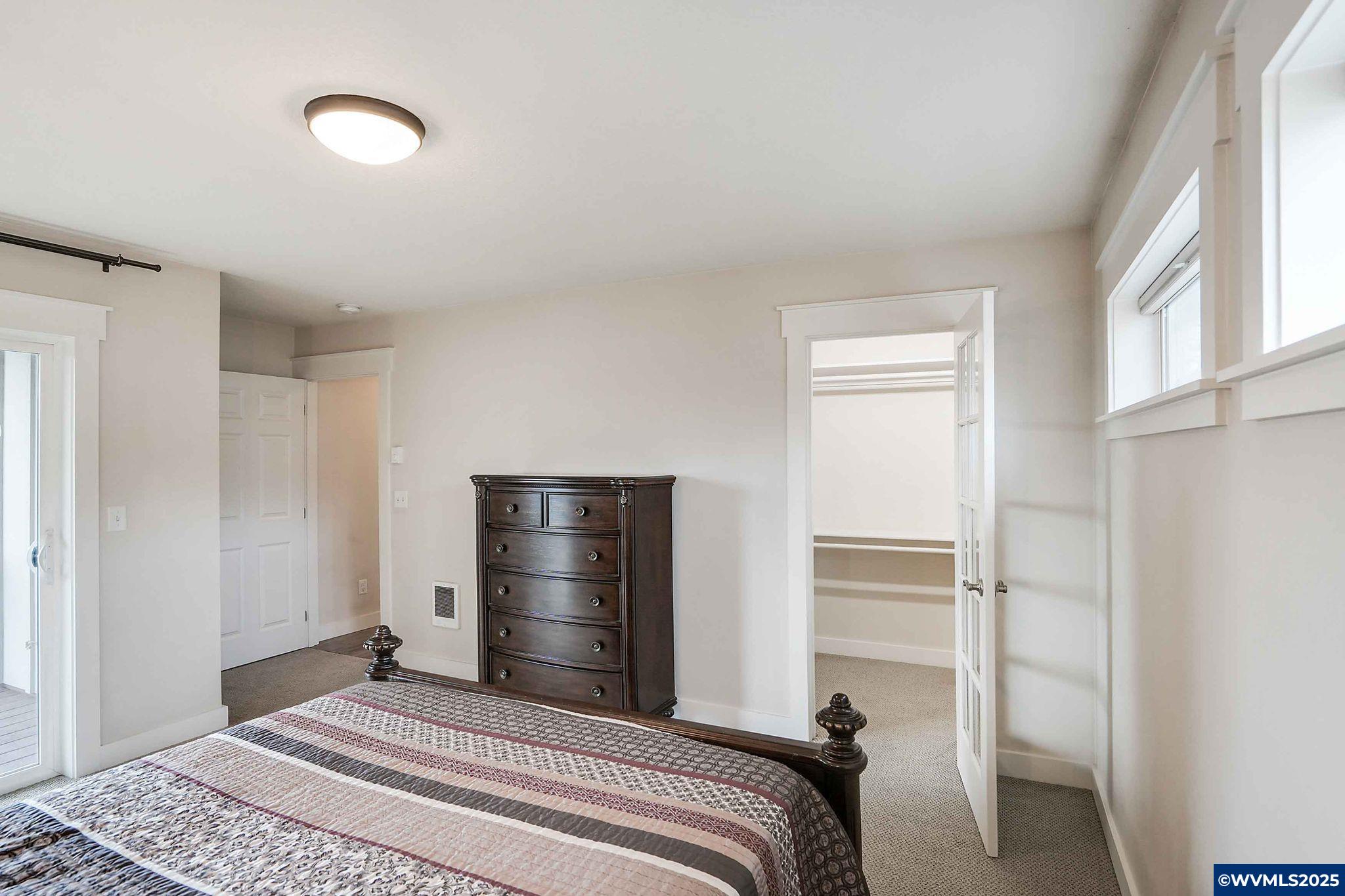 Silverton, Oregon 97381, United States, 1 Bedroom Bedrooms, ,1 BathroomBathrooms,Residential,Active,96062