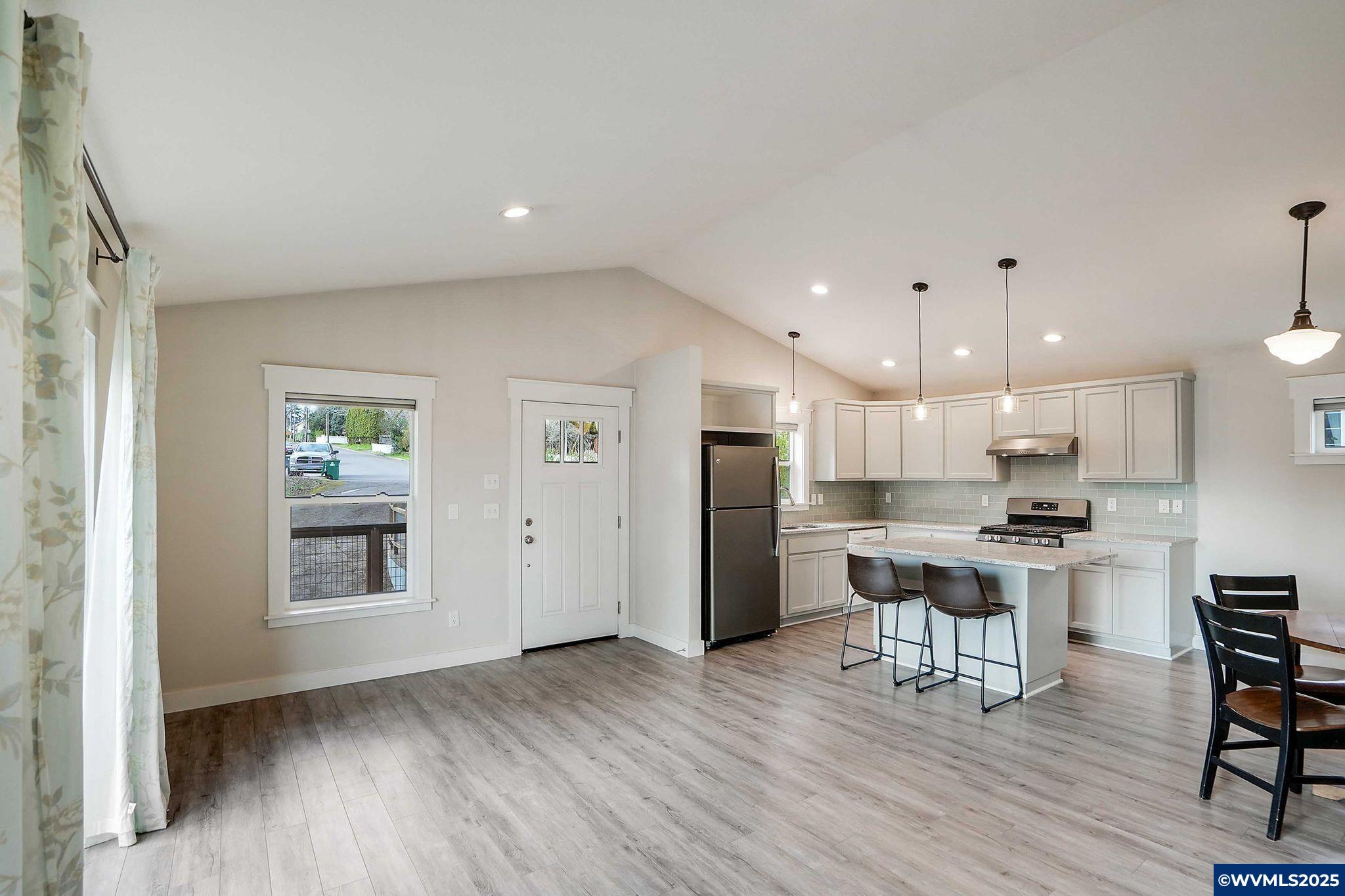 Silverton, Oregon 97381, United States, 1 Bedroom Bedrooms, ,1 BathroomBathrooms,Residential,Active,96062