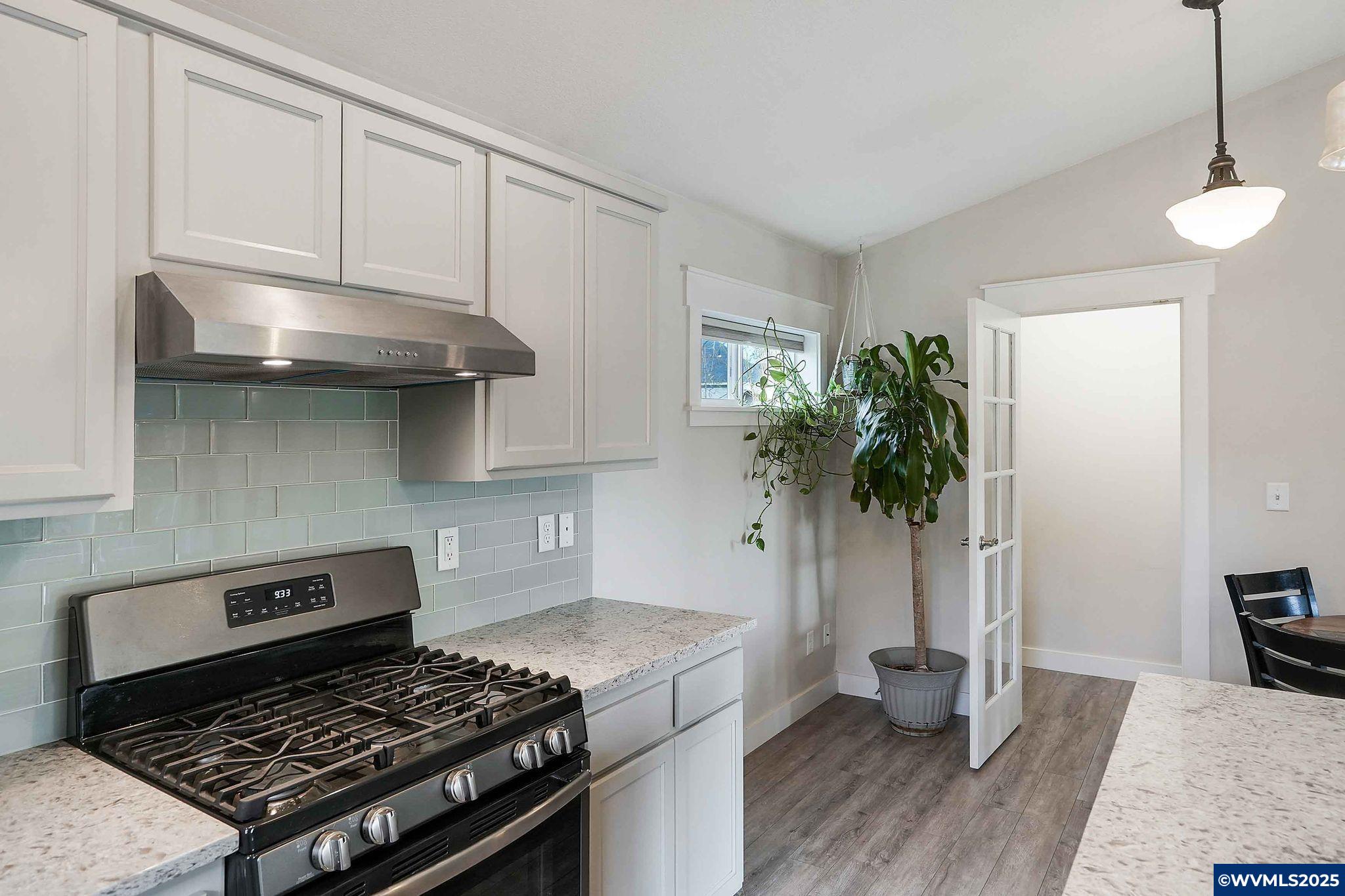 Silverton, Oregon 97381, United States, 1 Bedroom Bedrooms, ,1 BathroomBathrooms,Residential,Active,96062