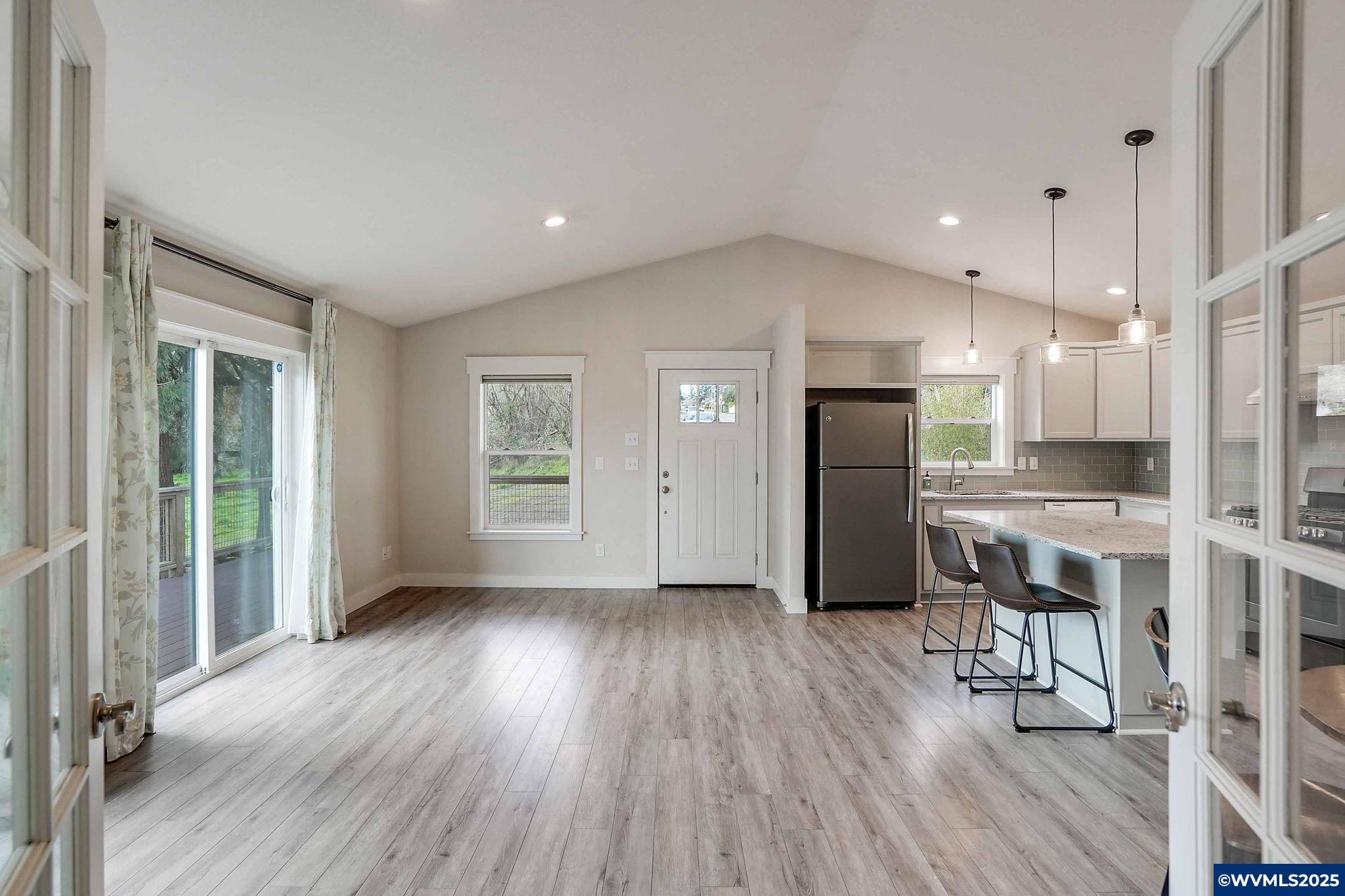 Silverton, Oregon 97381, United States, 1 Bedroom Bedrooms, ,1 BathroomBathrooms,Residential,Active,96062