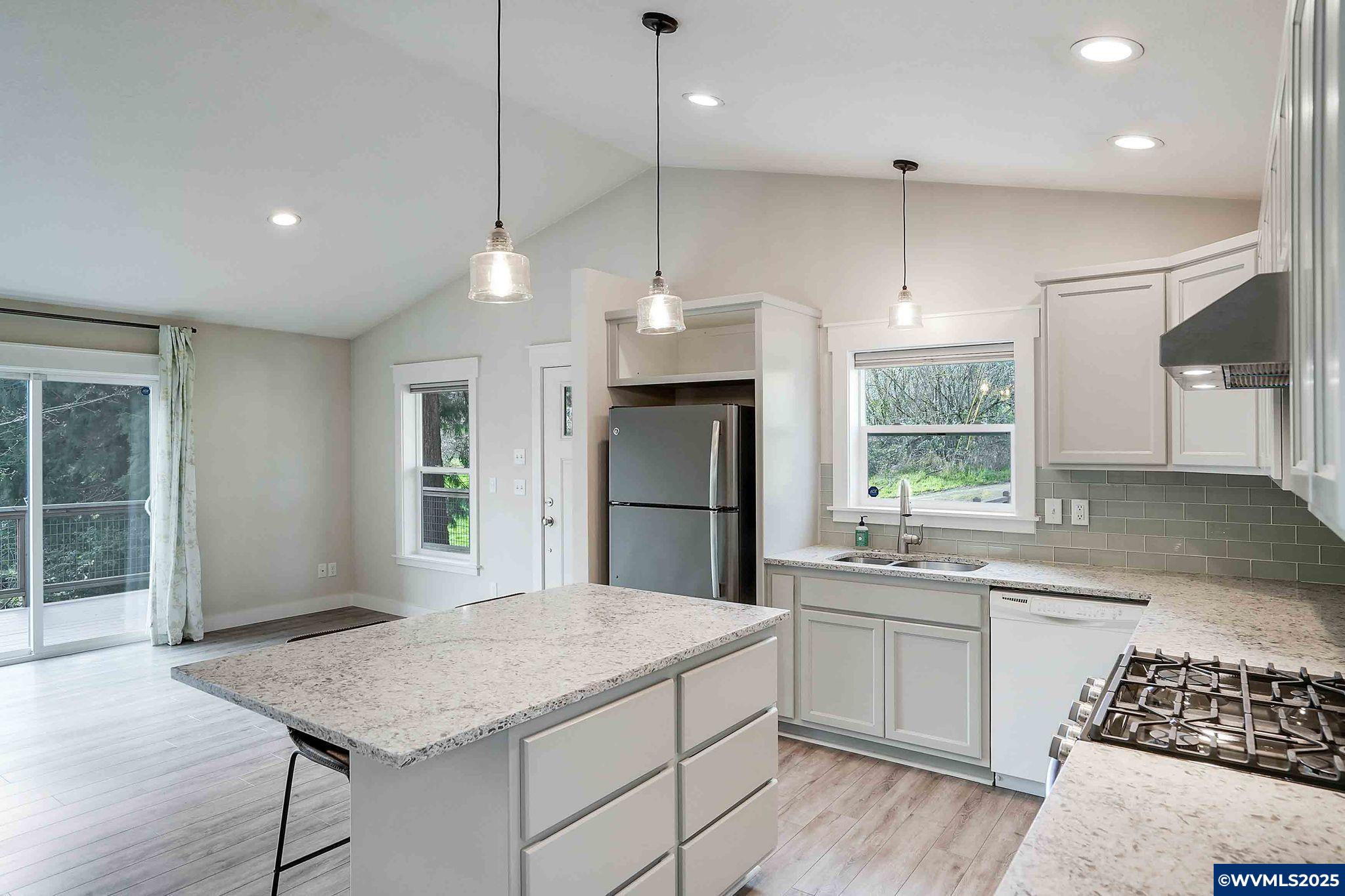 Silverton, Oregon 97381, United States, 1 Bedroom Bedrooms, ,1 BathroomBathrooms,Residential,Active,96062