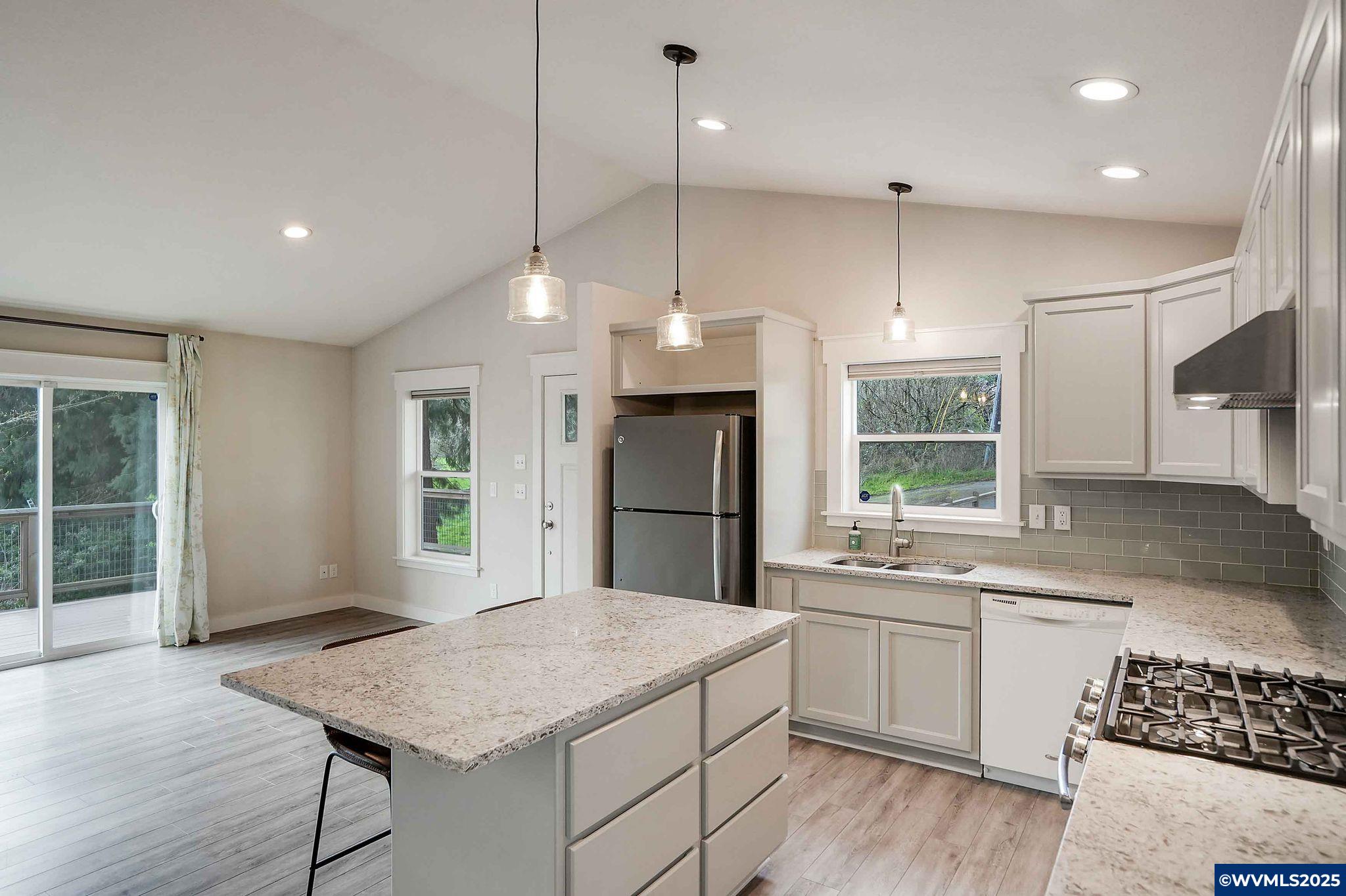 Silverton, Oregon 97381, United States, 1 Bedroom Bedrooms, ,1 BathroomBathrooms,Residential,Active,96062